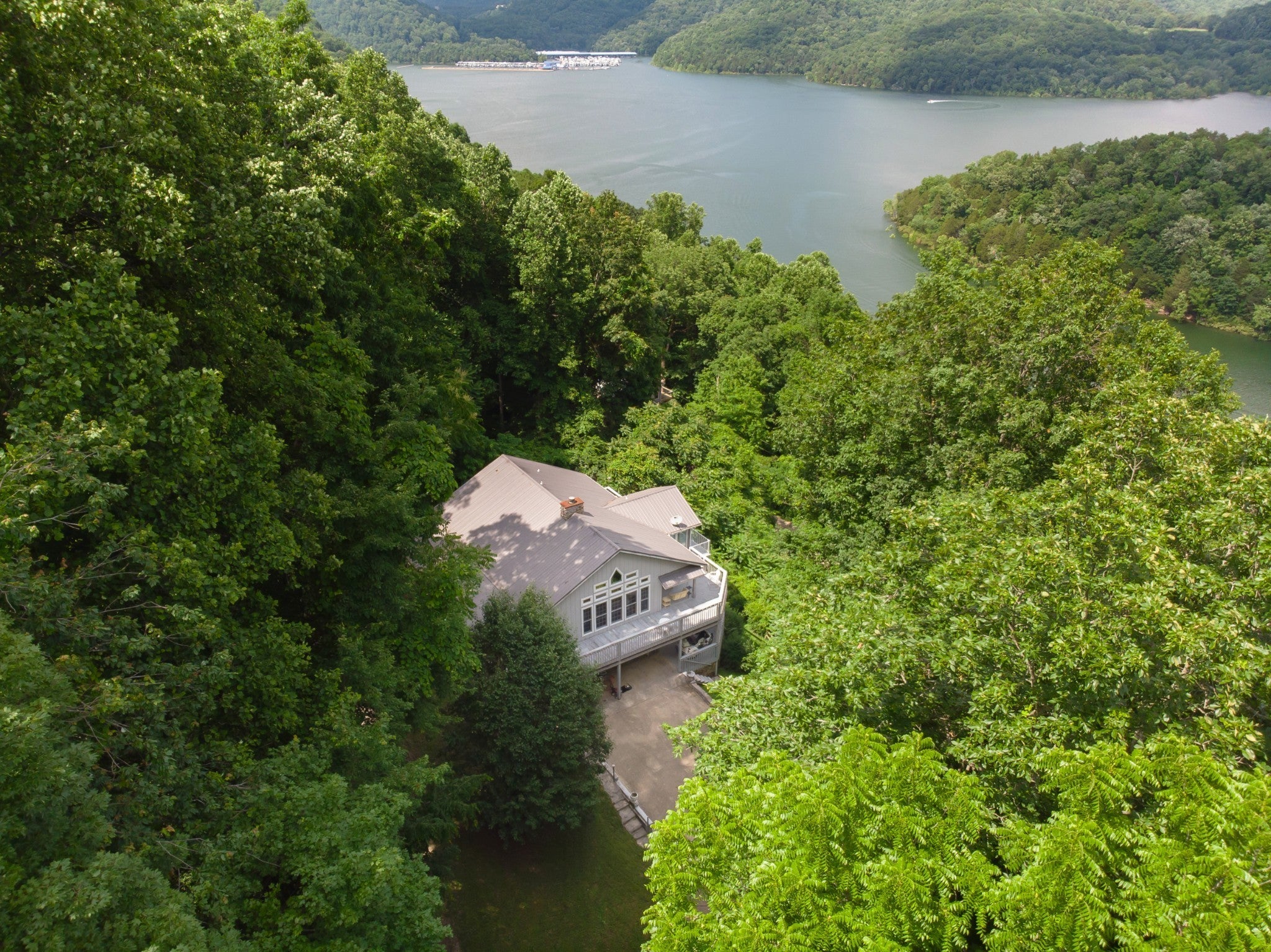 1038 Lakeside Dr — photo