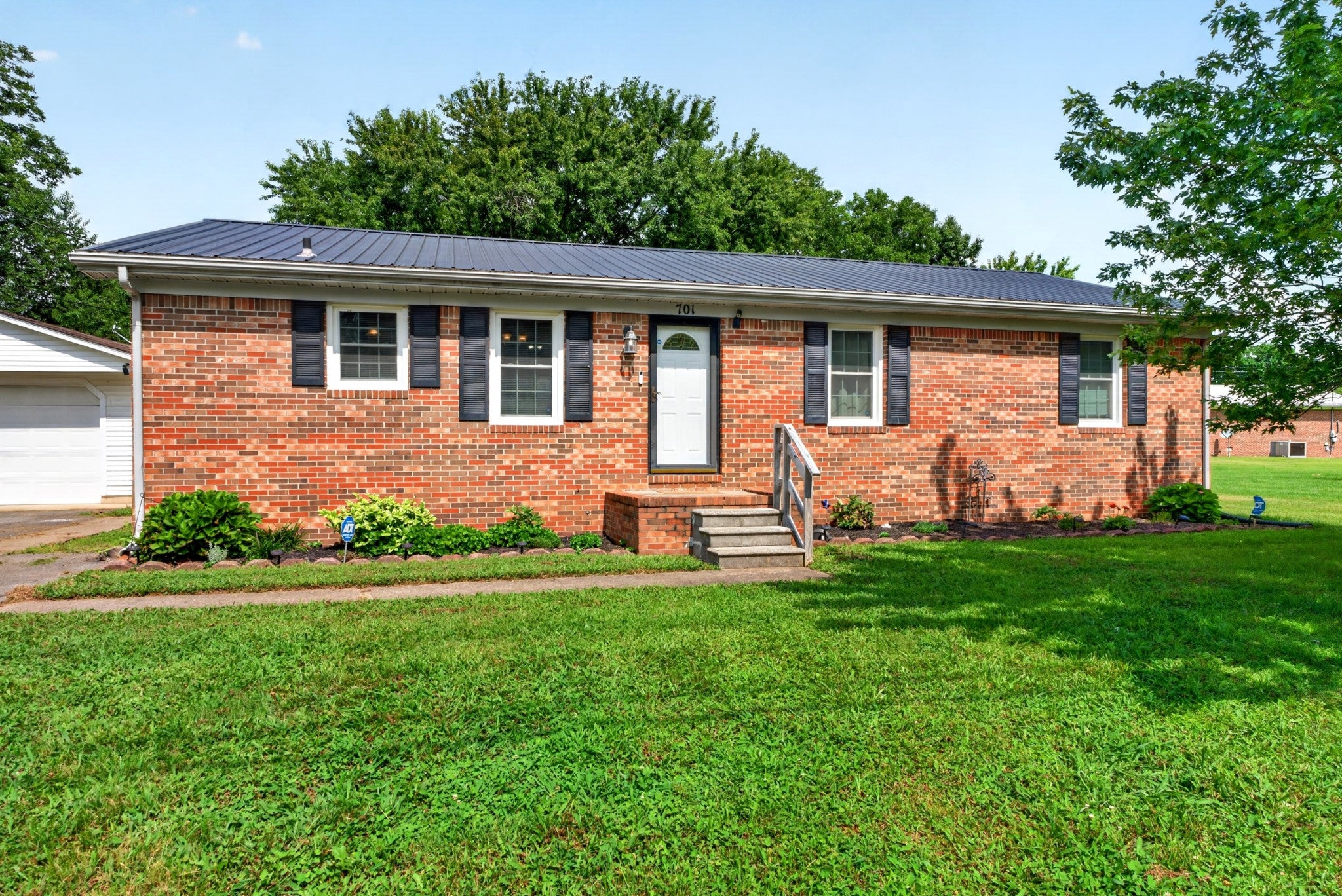 701 Pineridge Dr — photo