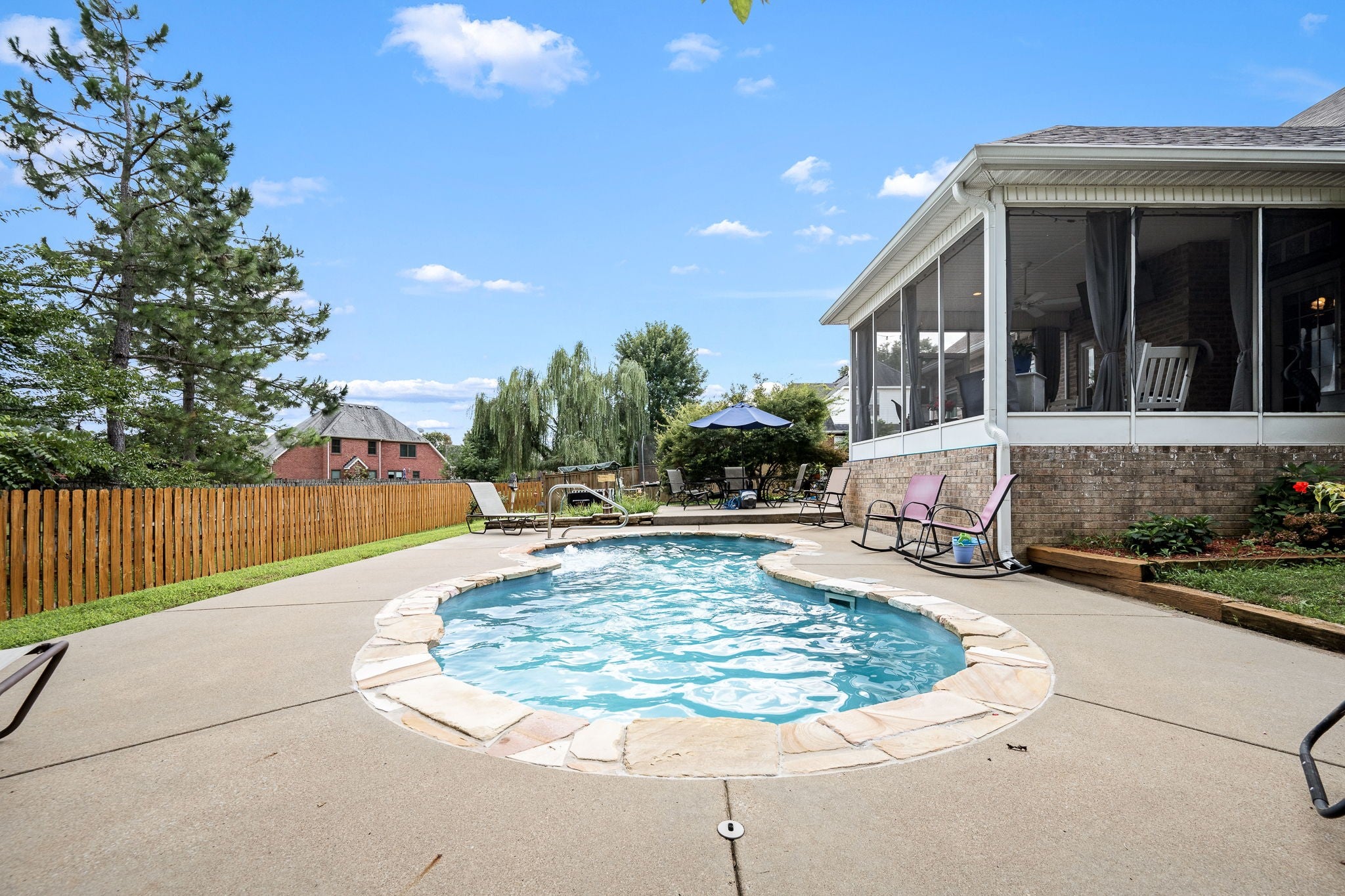 3084 Vicwood Dr — photo