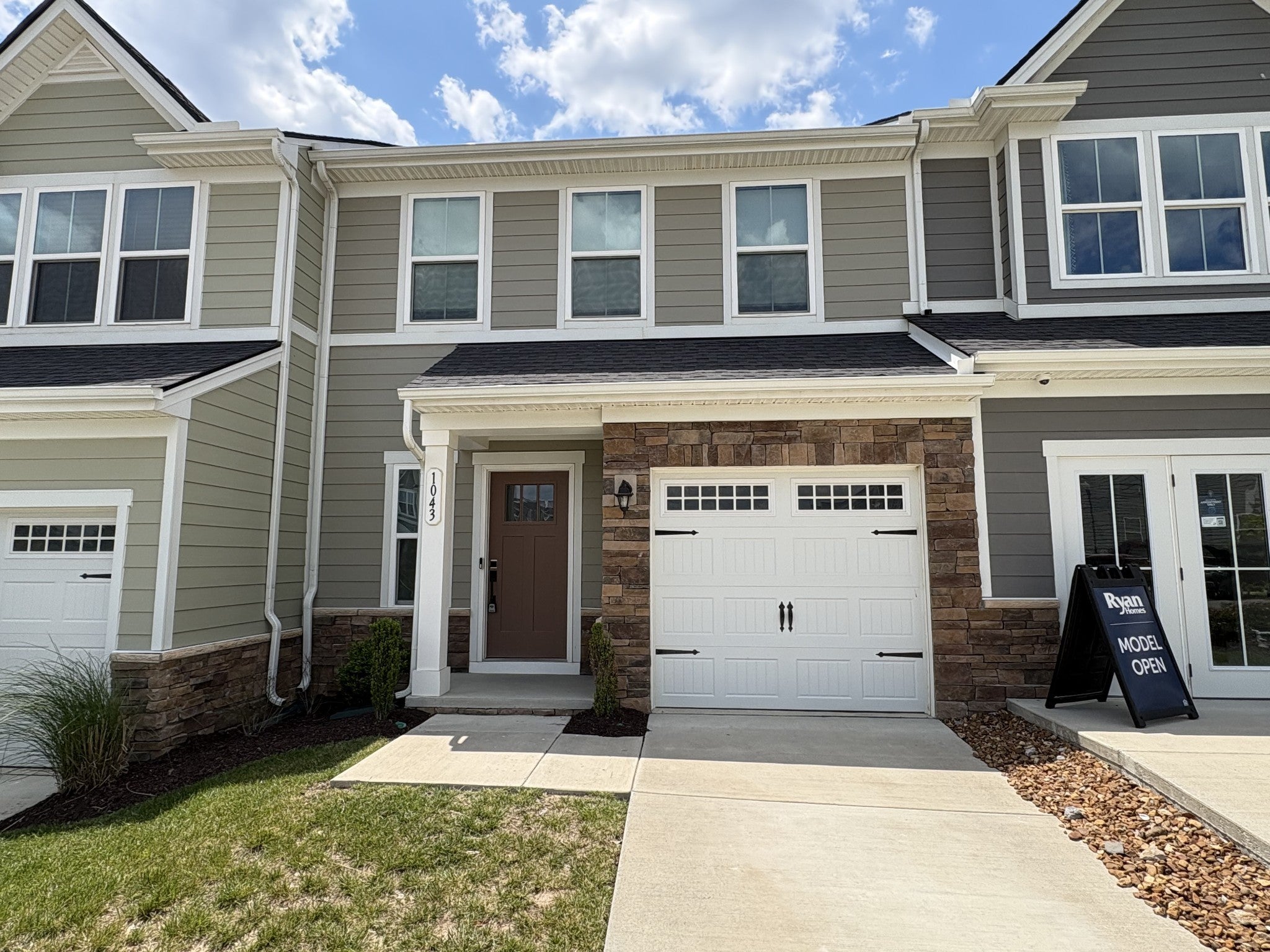 1043 Clendening Dr — photo