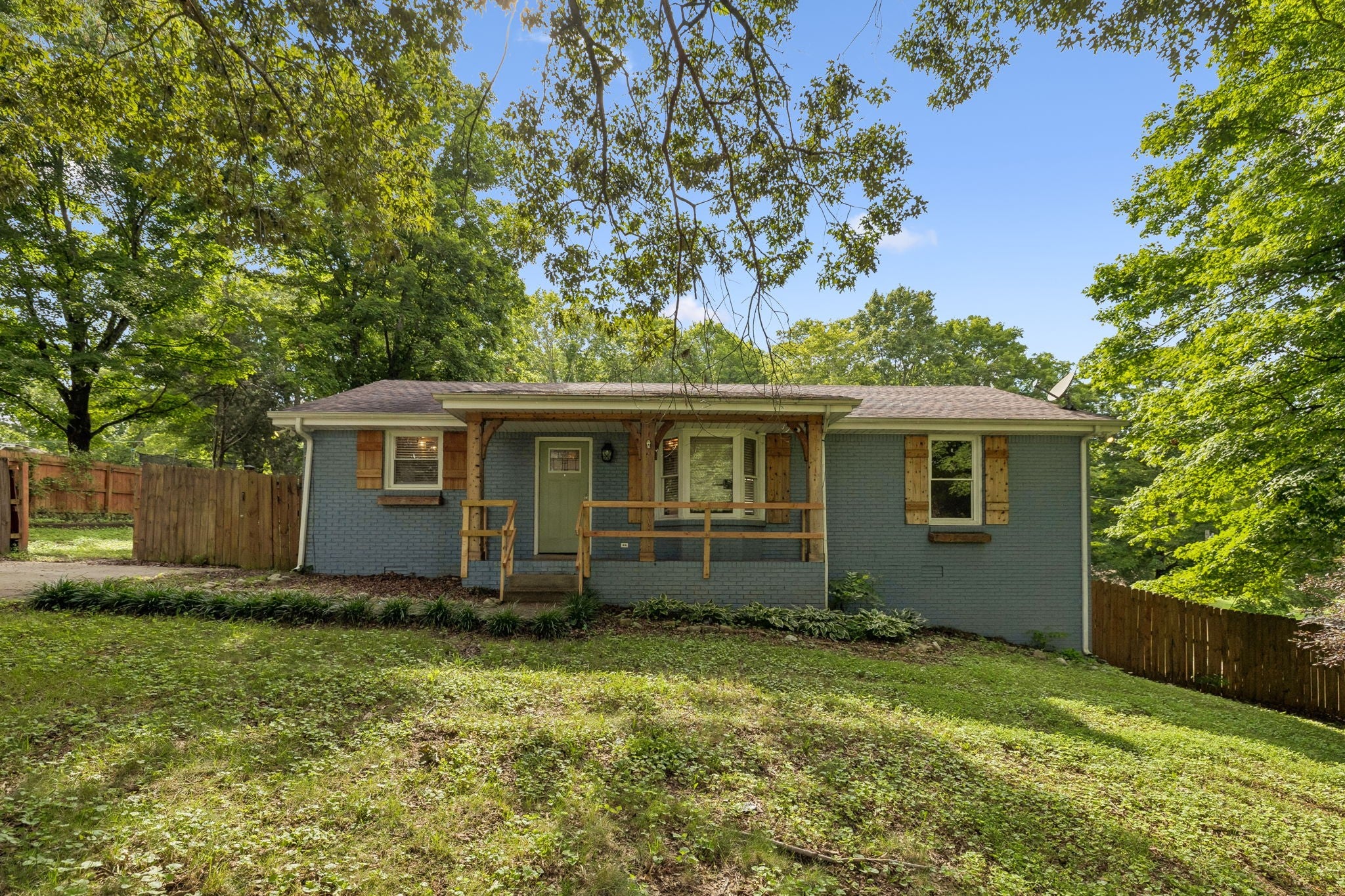 707 Darrow Dr — photo