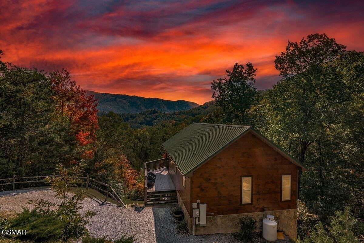 4235 Round Top Way — photo
