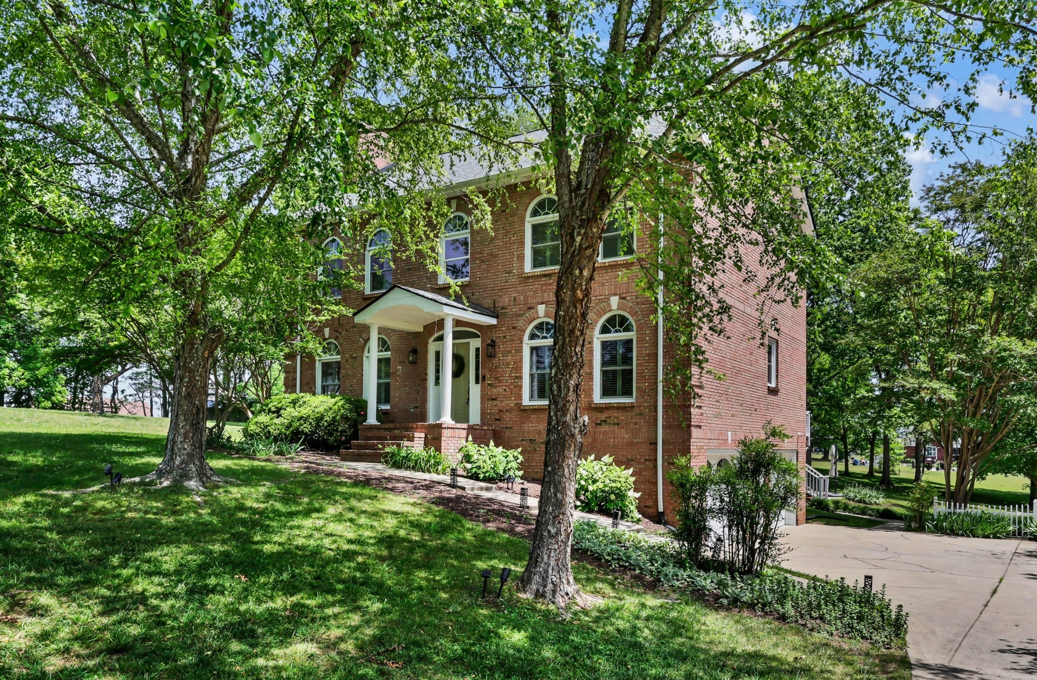930 Doe Run Ct — photo