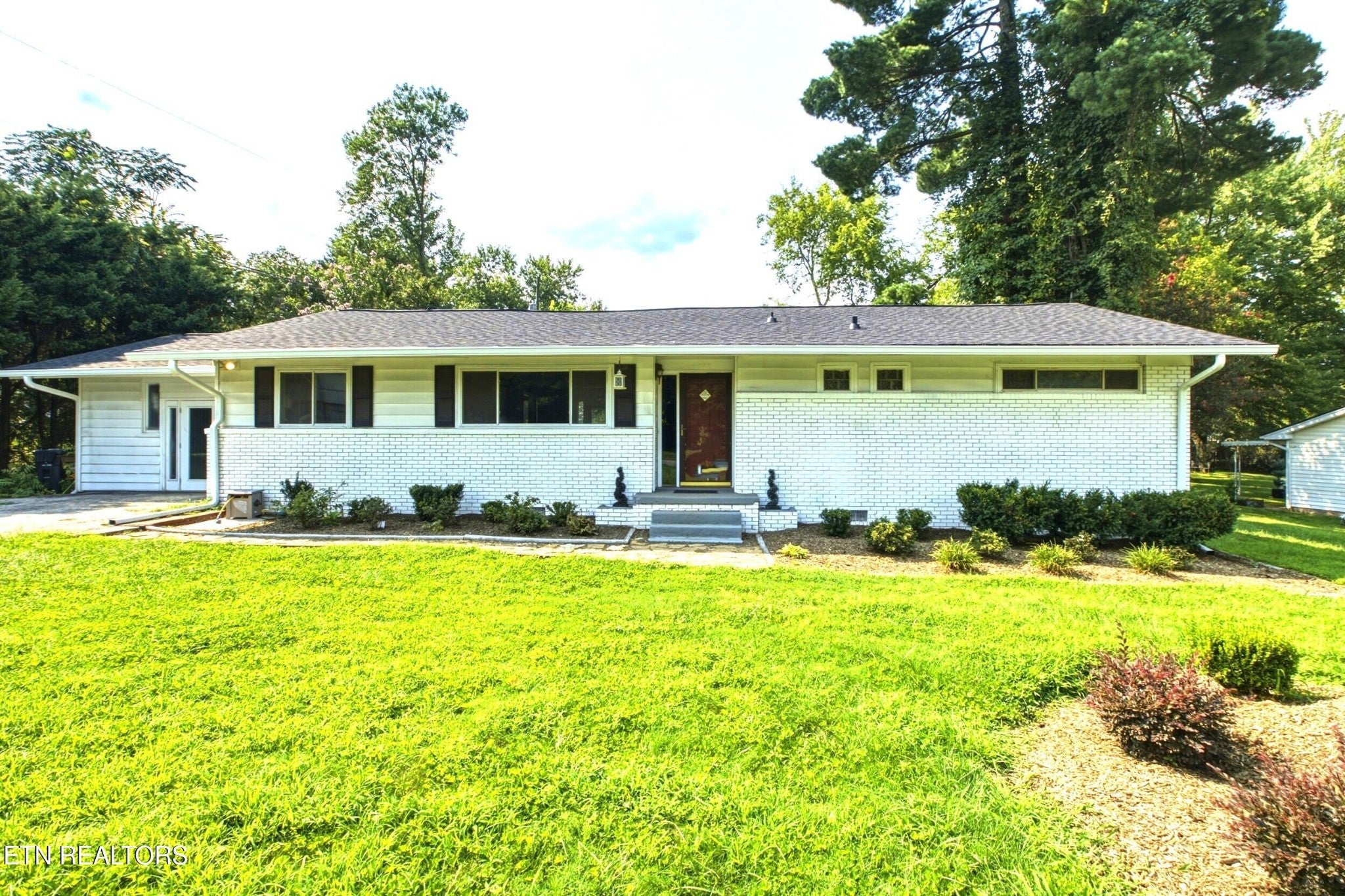 6919 Dorchester Drive — photo