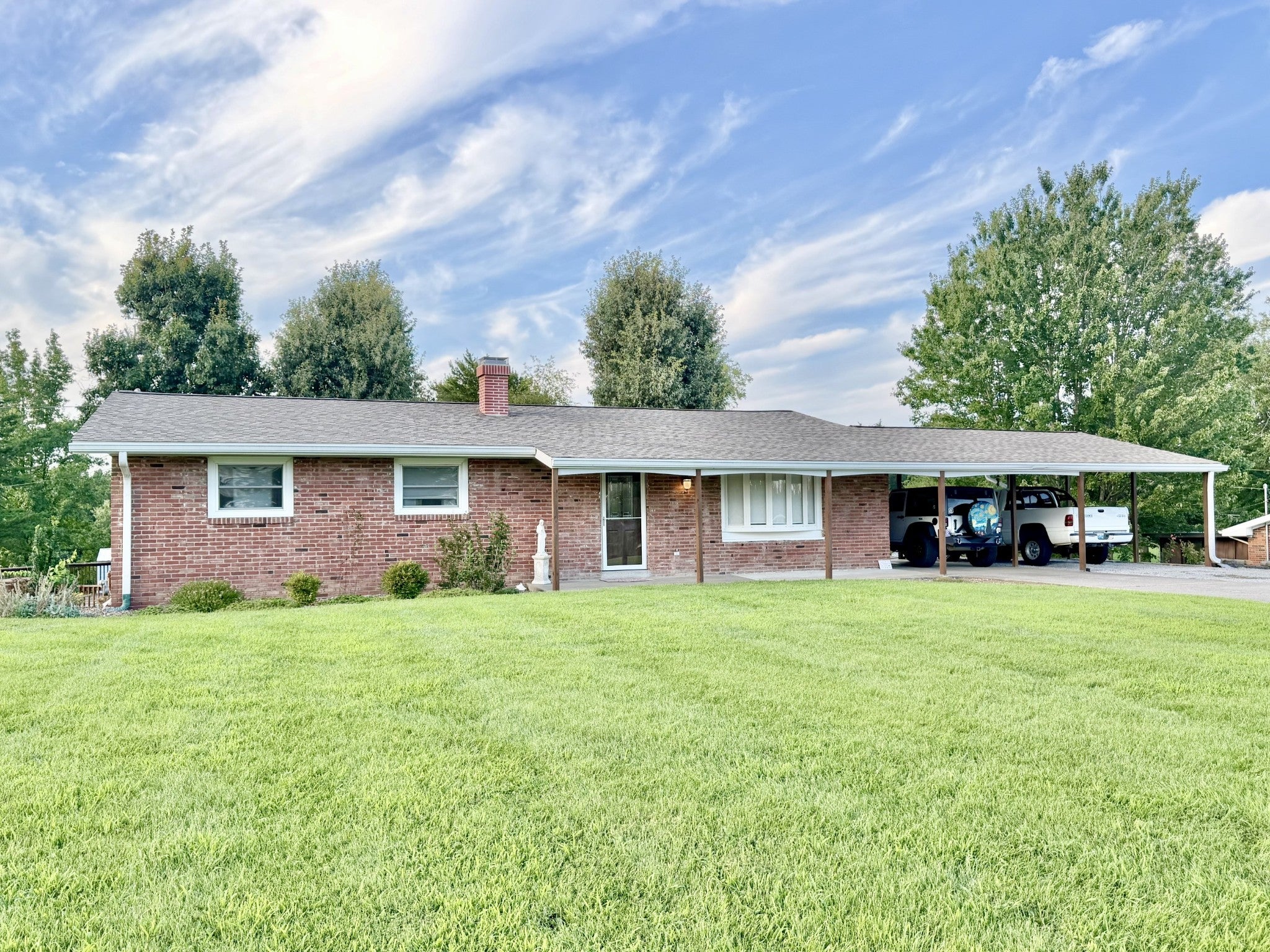 233 Twin Hill Dr — photo