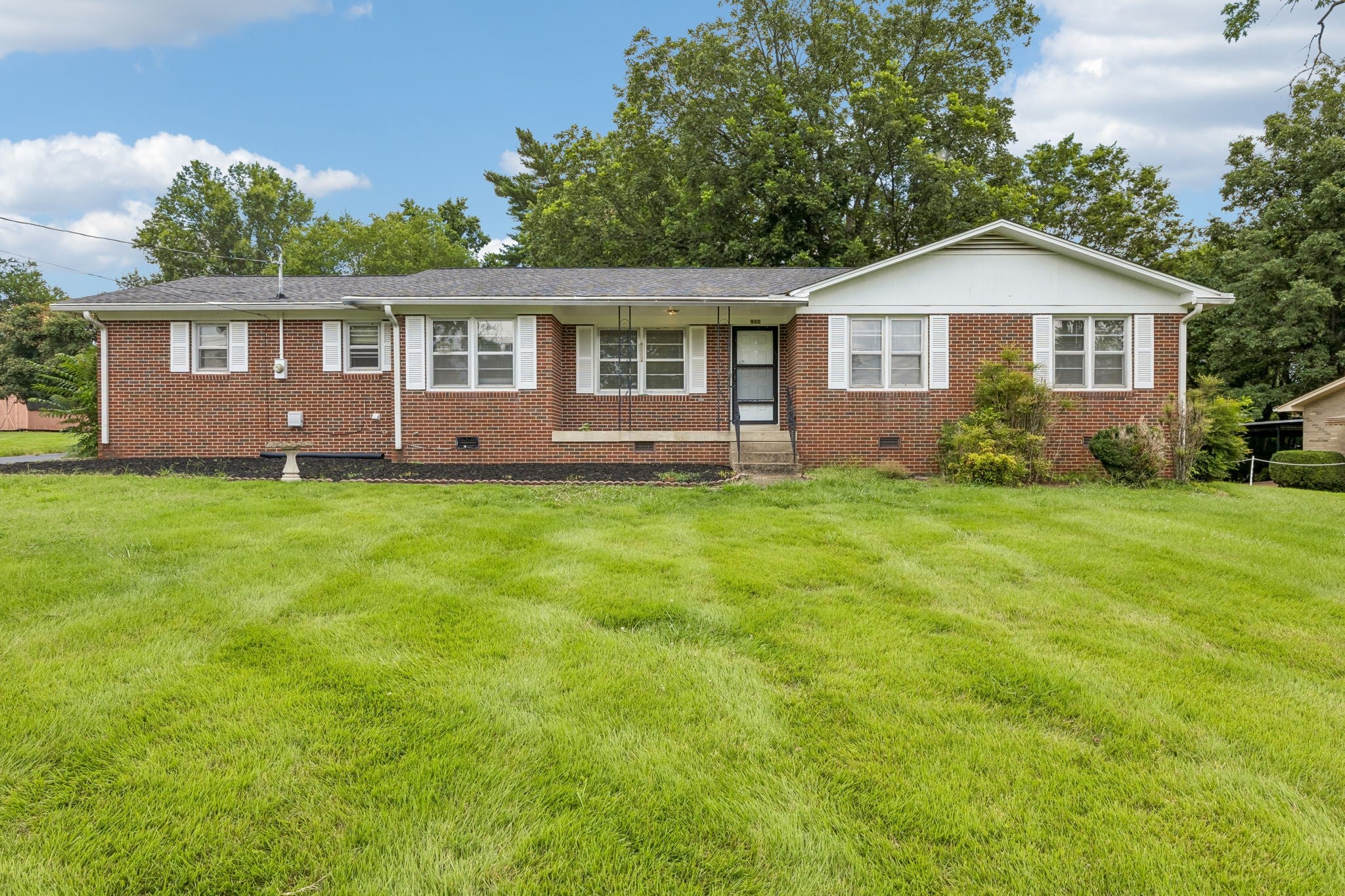 950 Fairlane Dr — photo