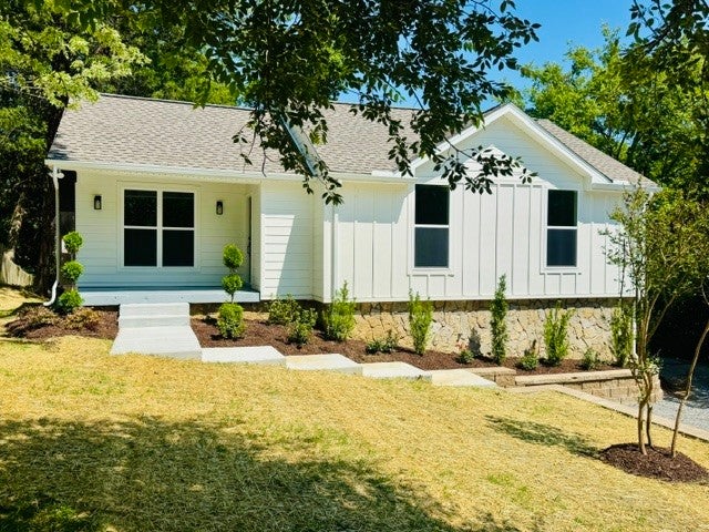 604 Debbie Dr — photo