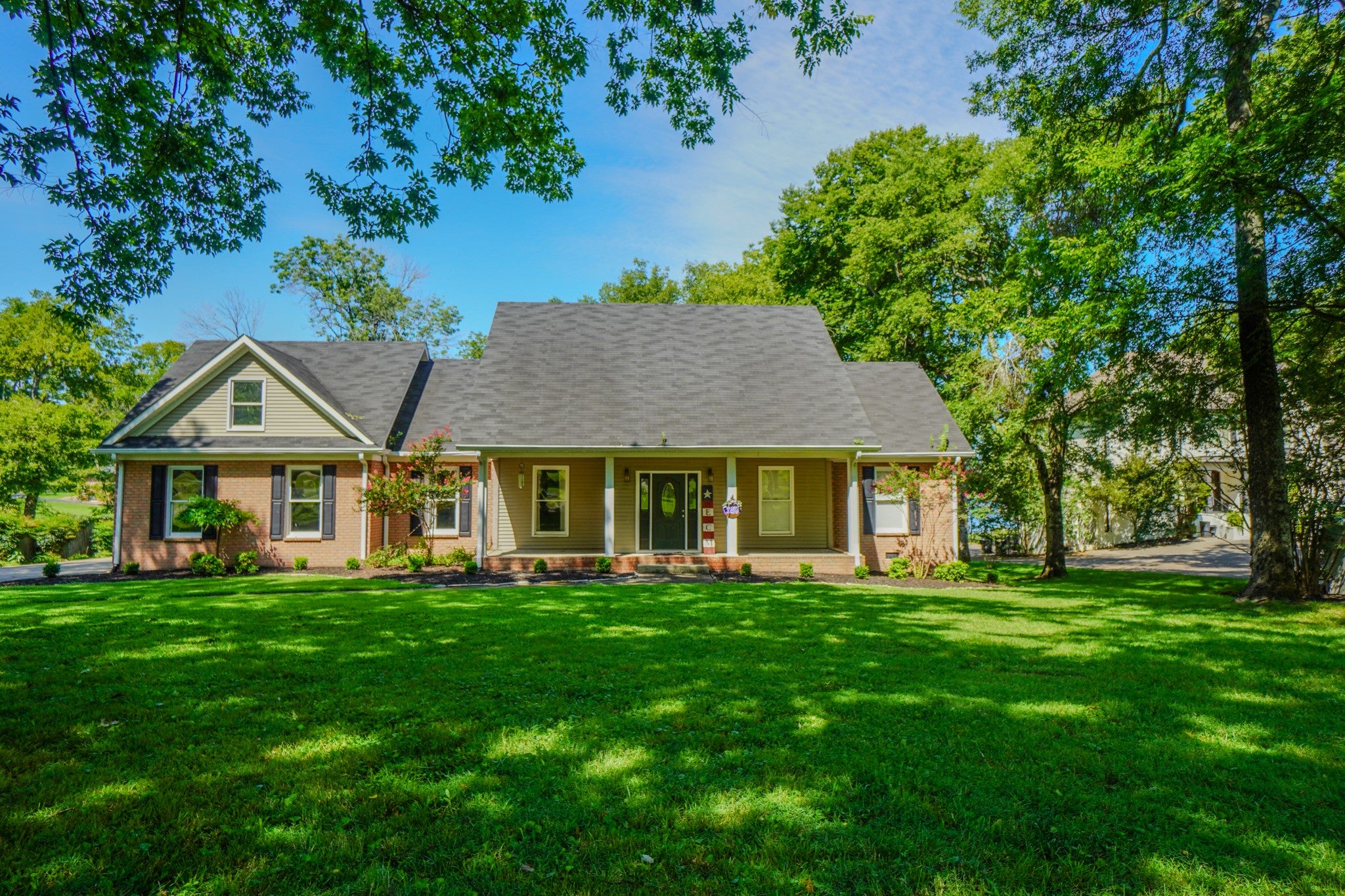 242 Lake Terrace Dr — photo