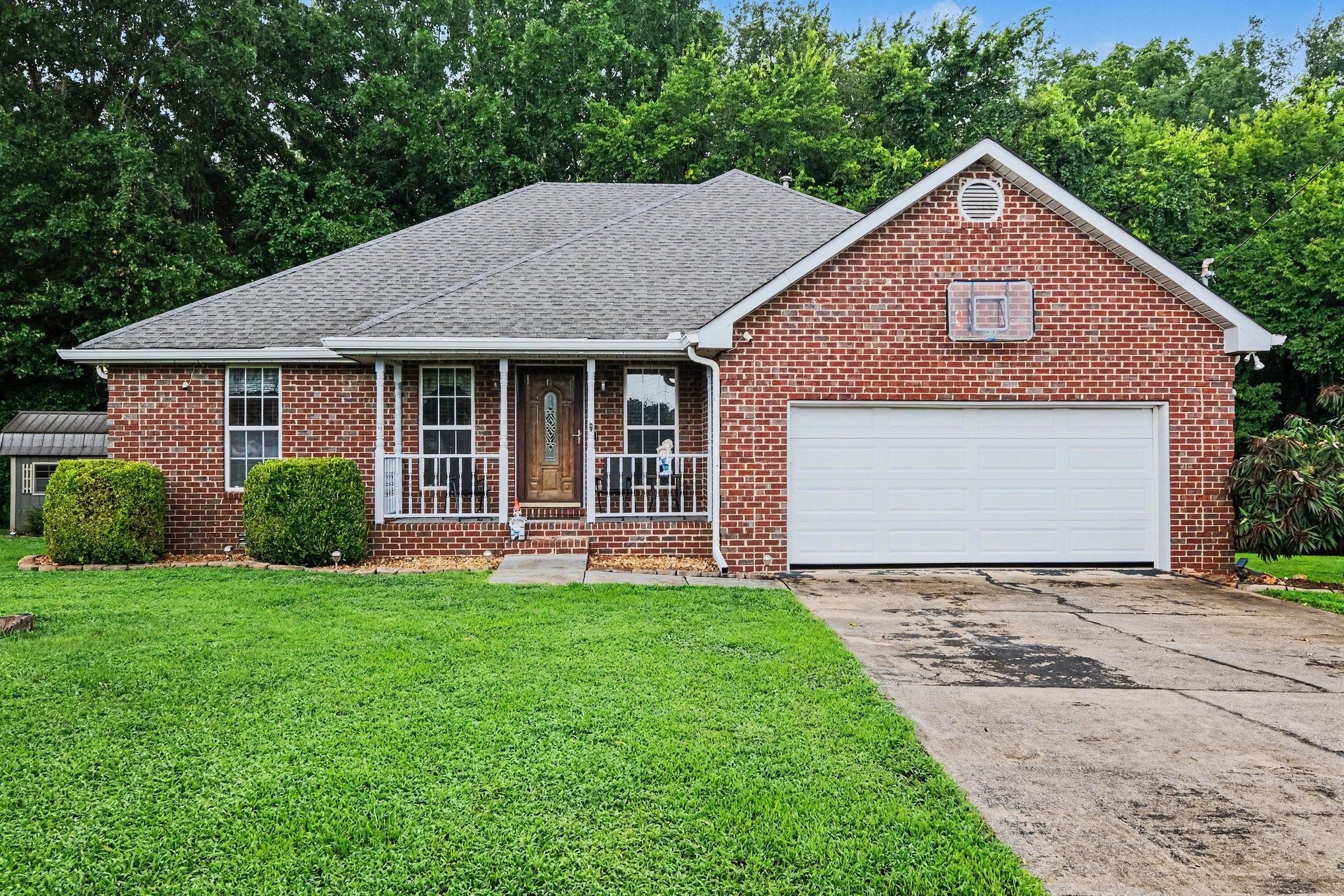 712 Williamsburg Dr — photo