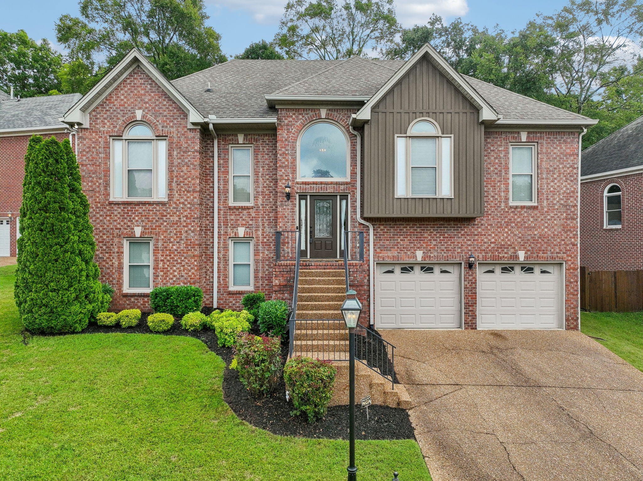 612 Bayhill Ct N — photo