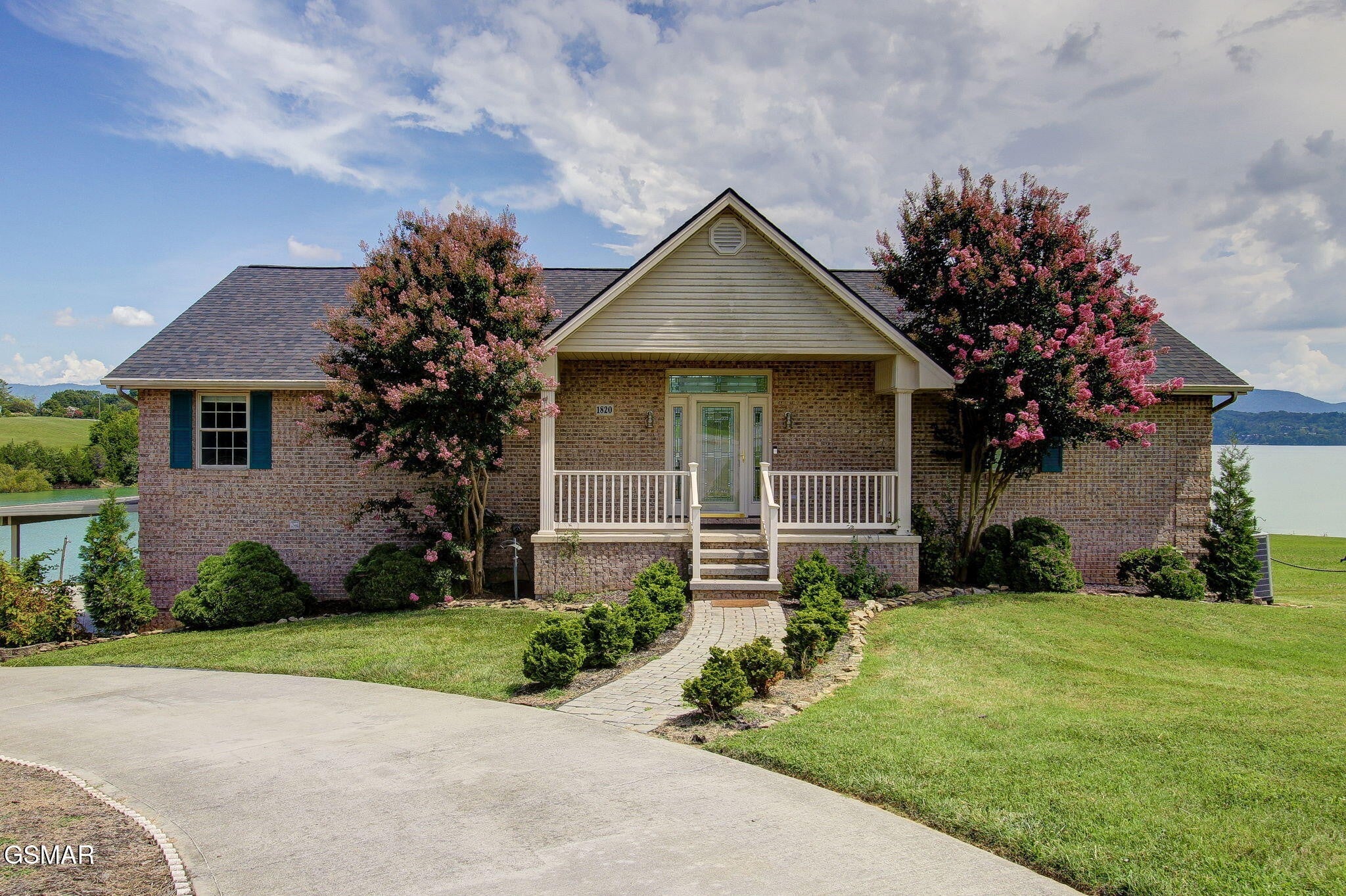 1820 Harbor Hills Lane — photo
