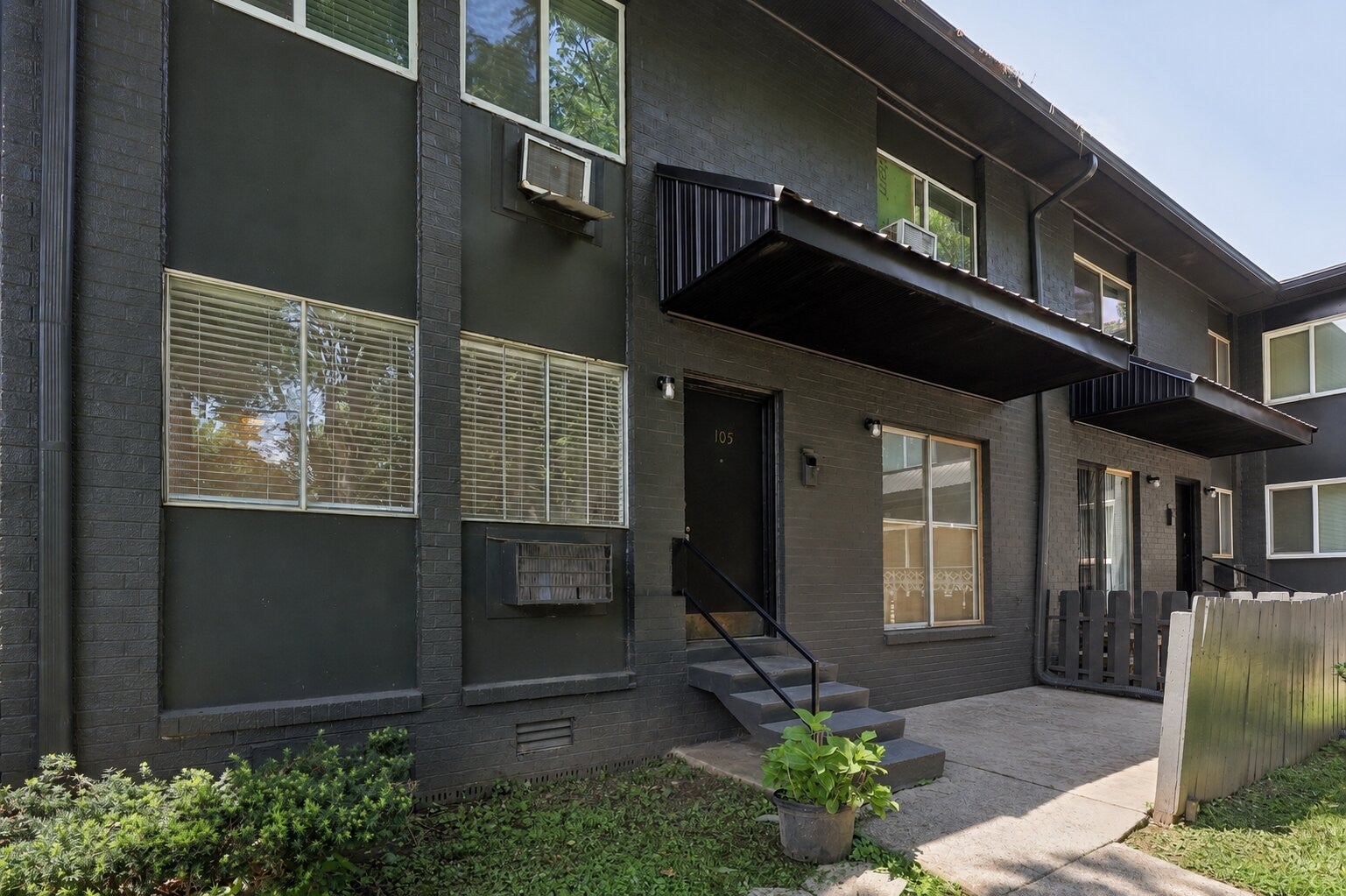 550 Harding Pl B105 — photo