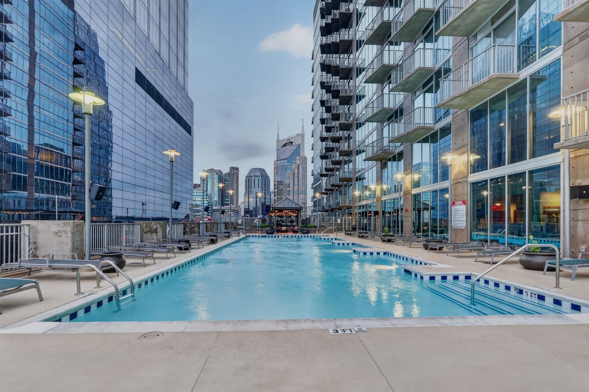 301 Demonbreun St 502 — photo