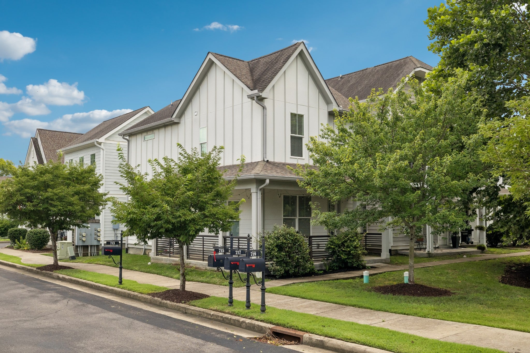 713 Cottage Park Dr — photo