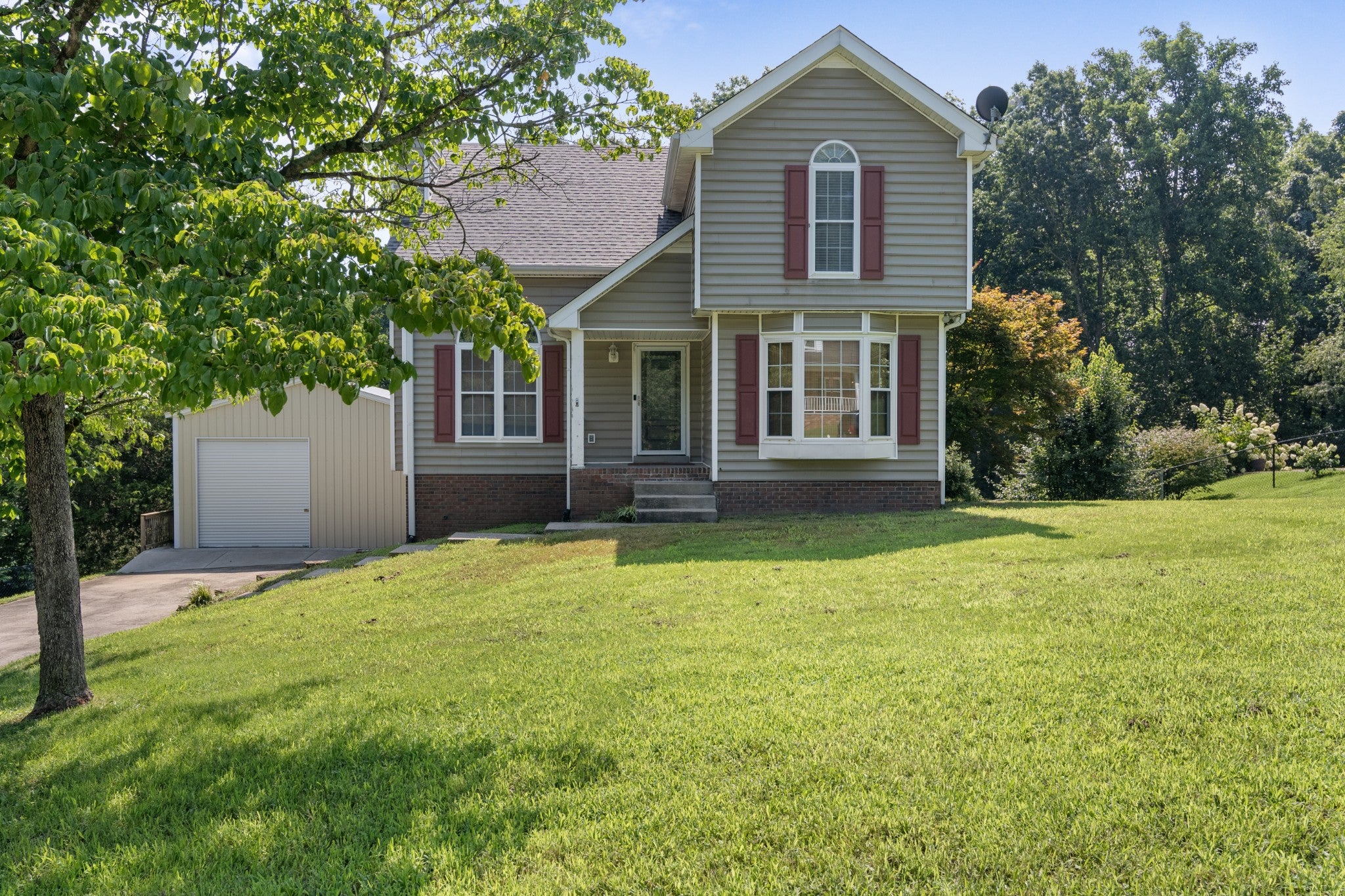 827 Burton Trl — photo