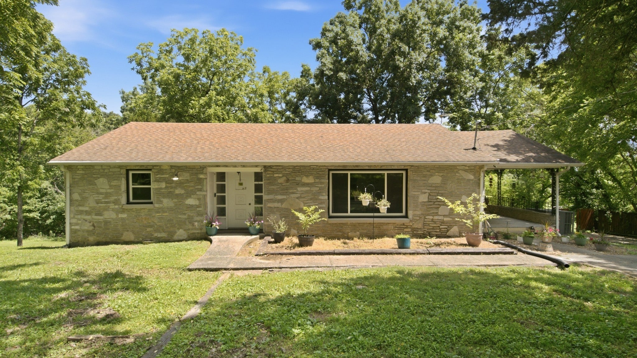 215 Wallace Dr — photo