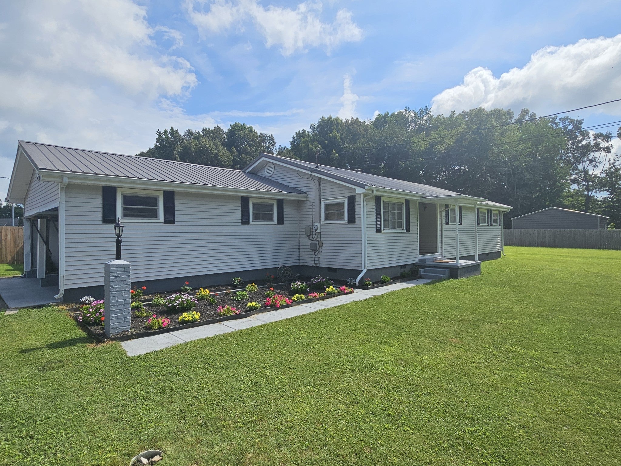 715 Marbury Rd — photo