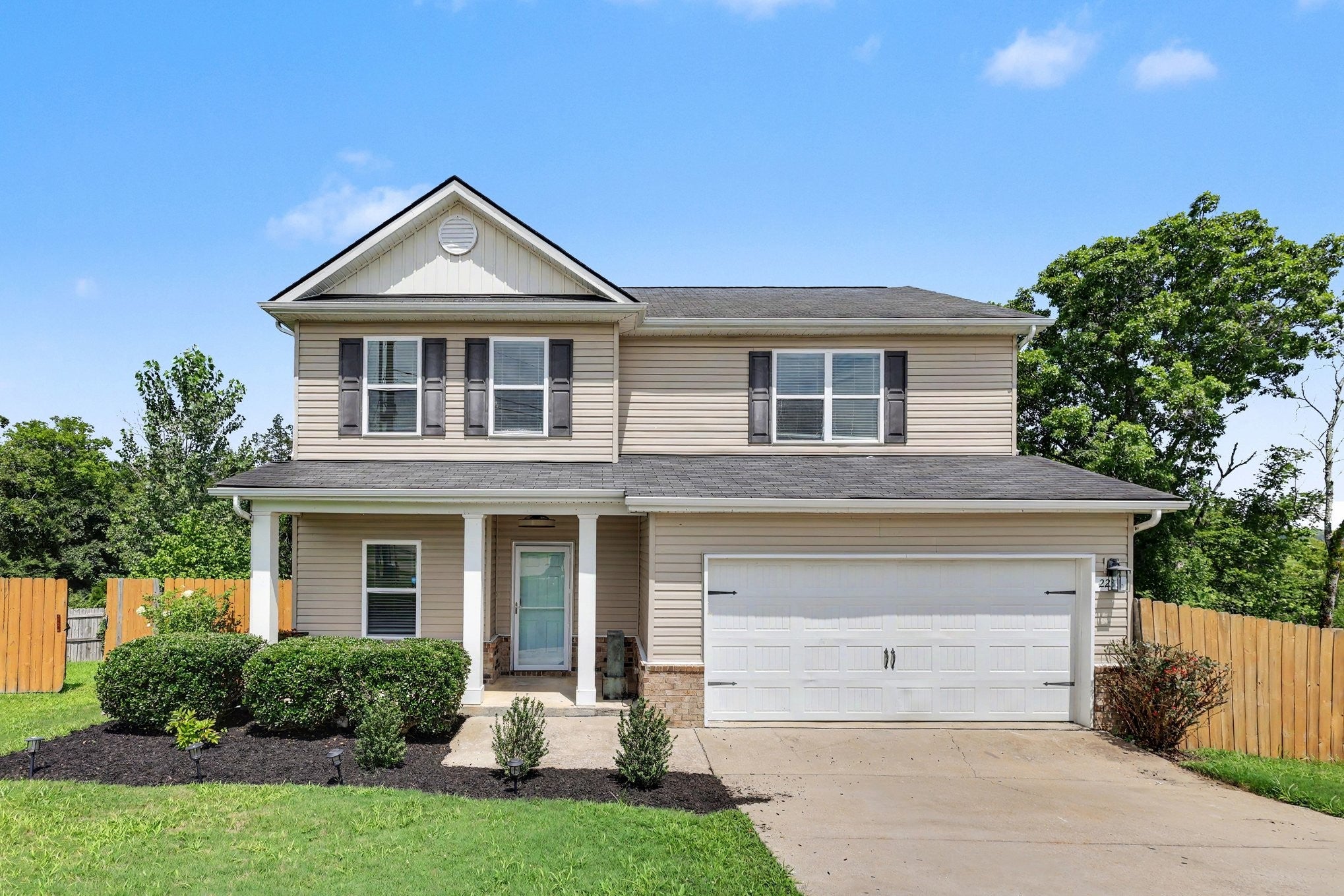 2233 Bee Hive Dr — photo
