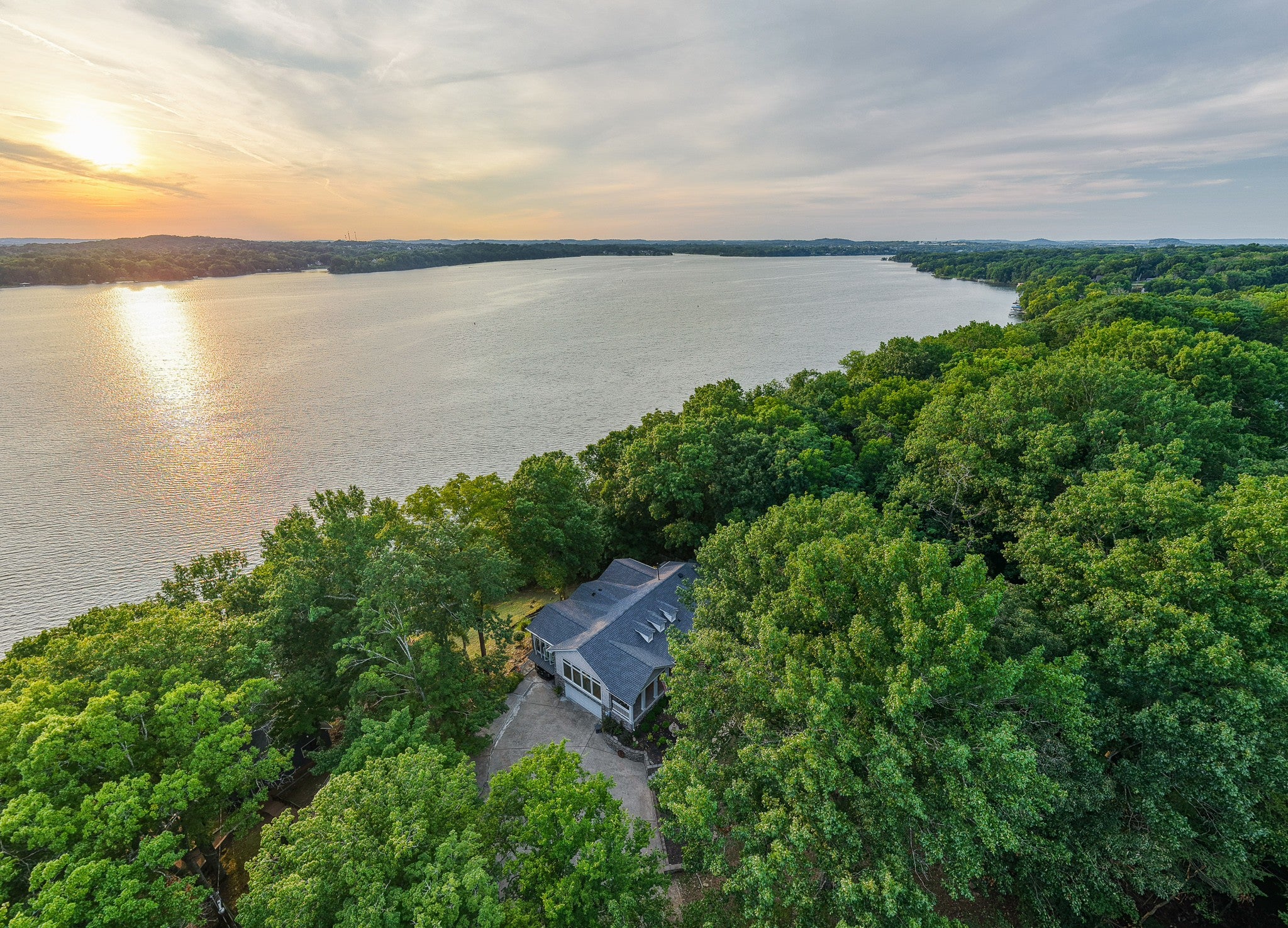 428 Beacon Hill Dr — photo