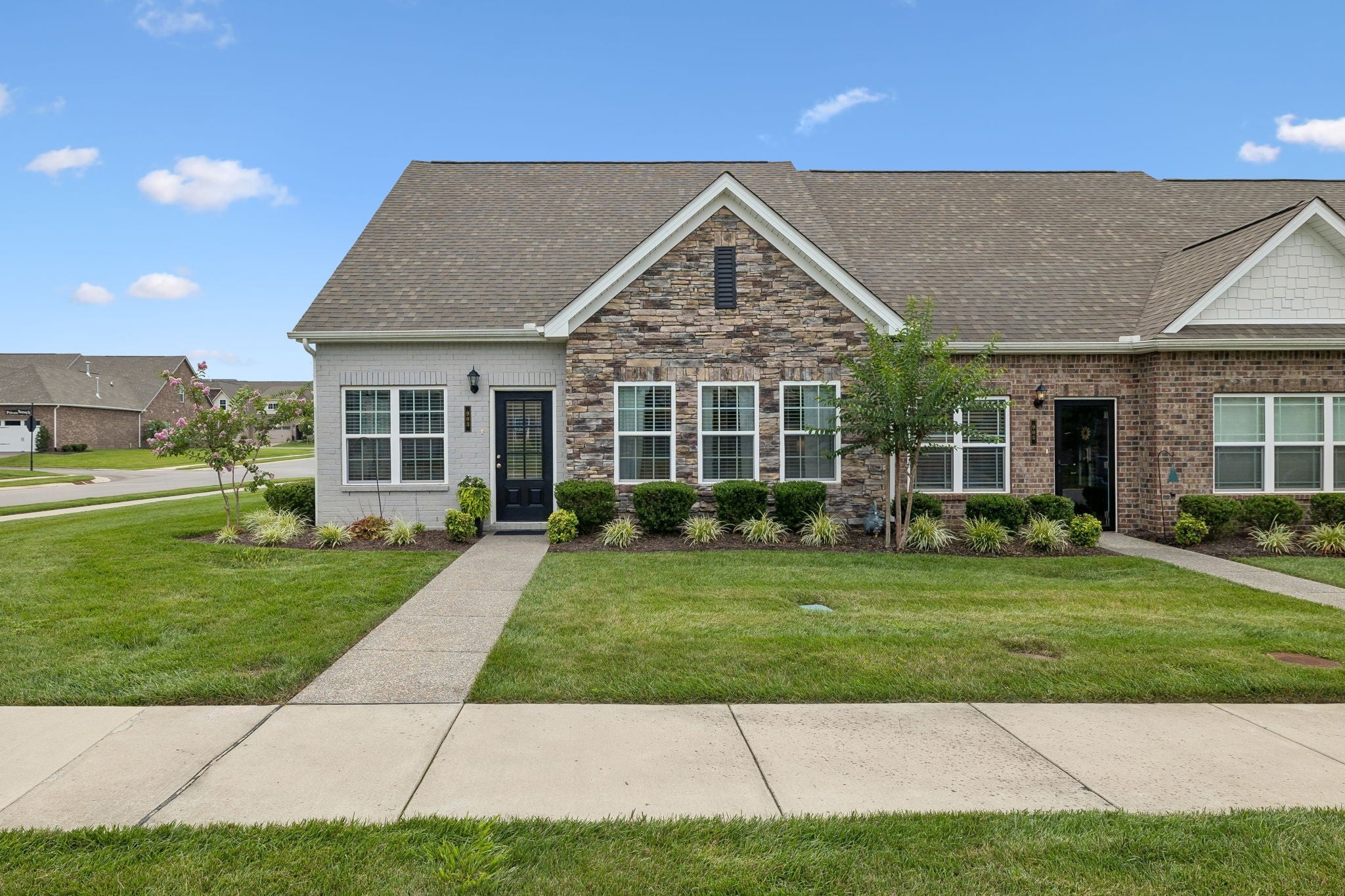 903 Meadowcrest Way — photo