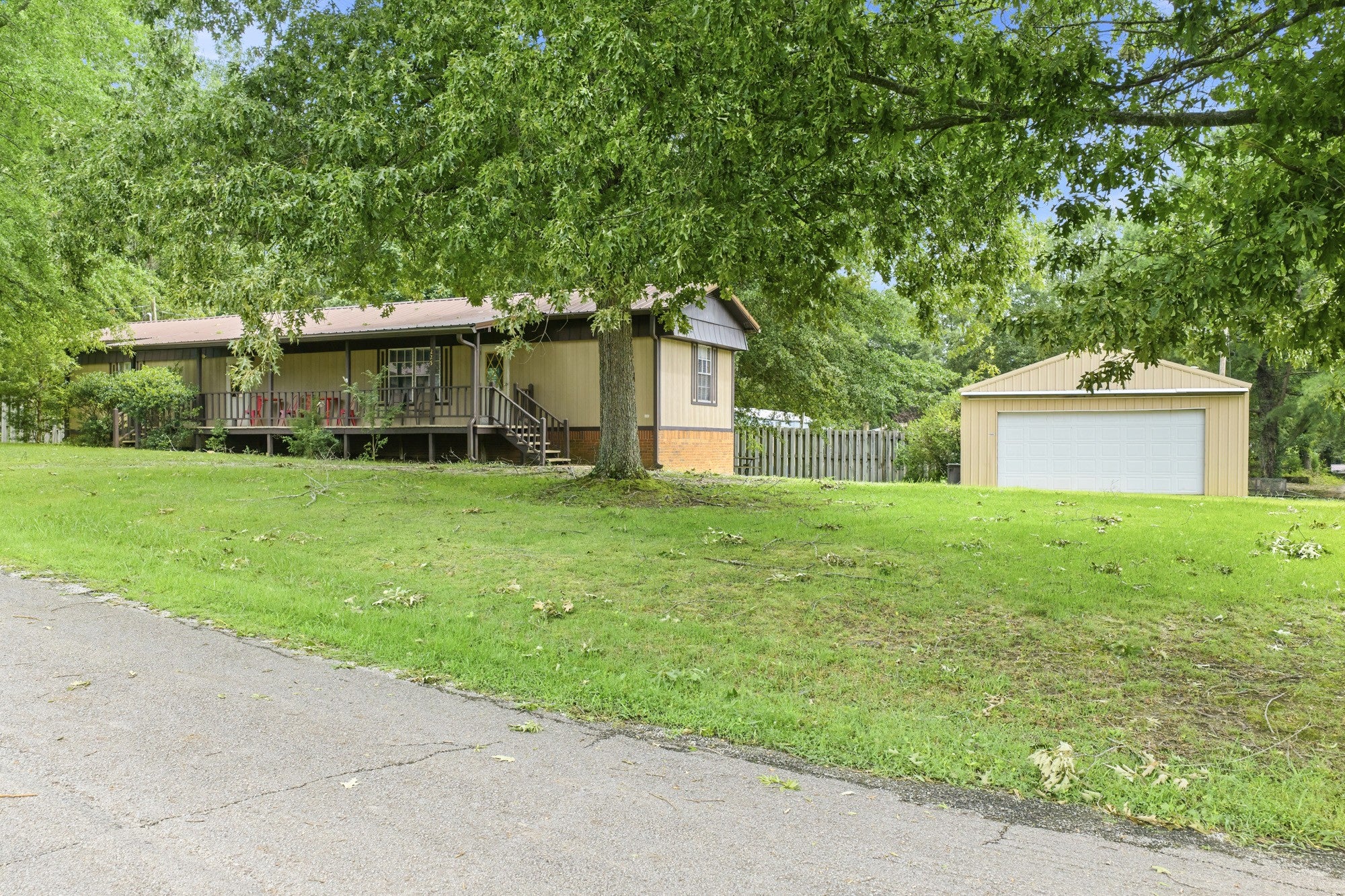 225 Pineview Dr — photo