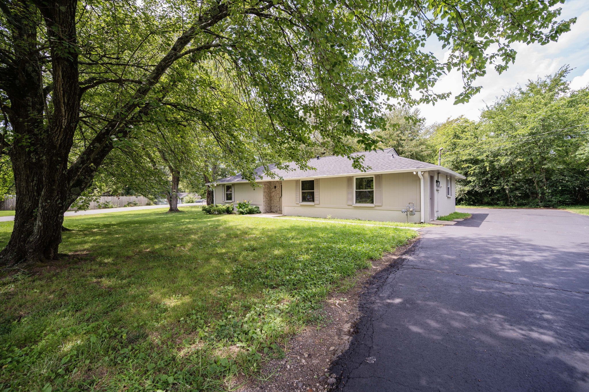 315 Pioneer Dr — photo