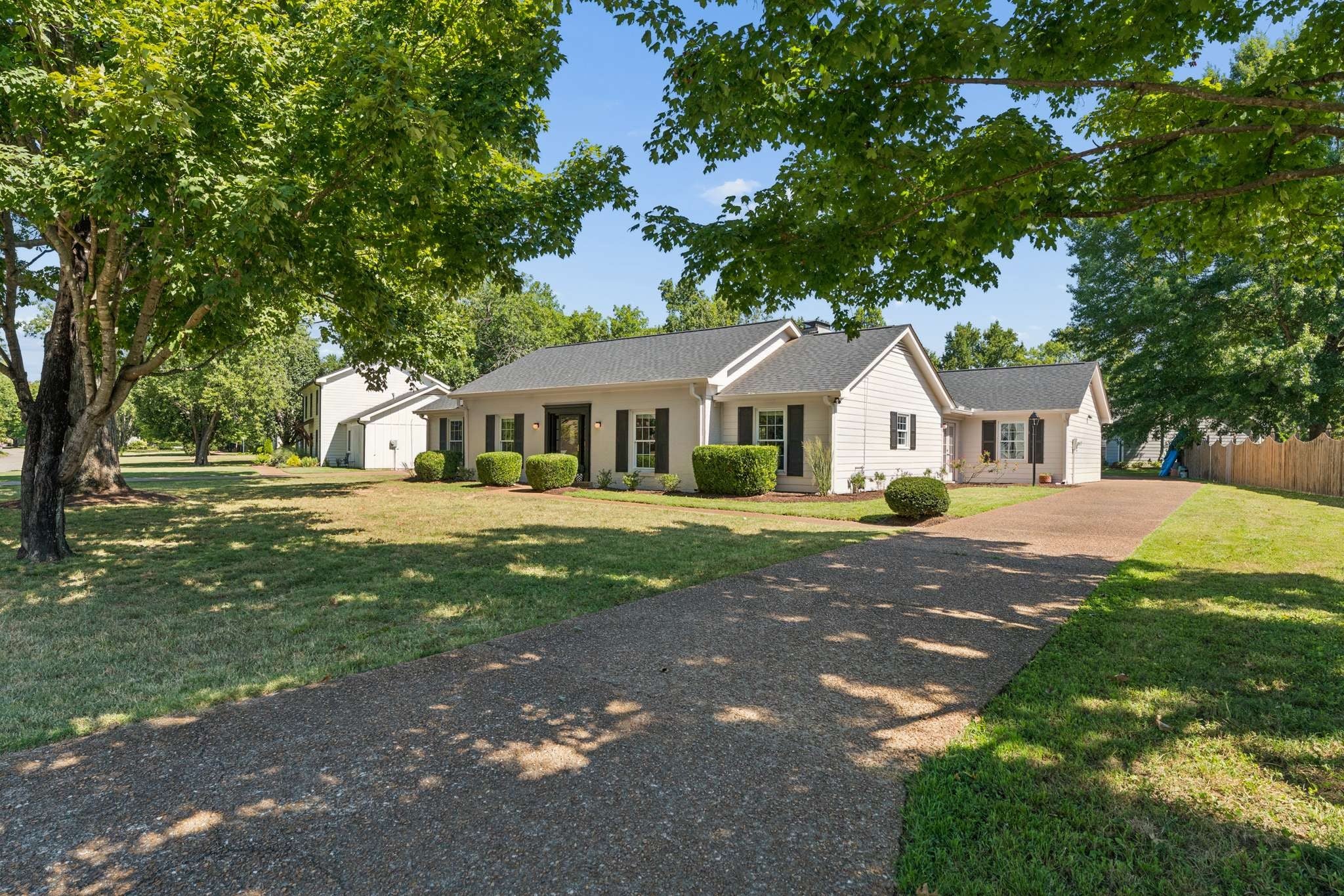 1006 Boxwood Dr — photo