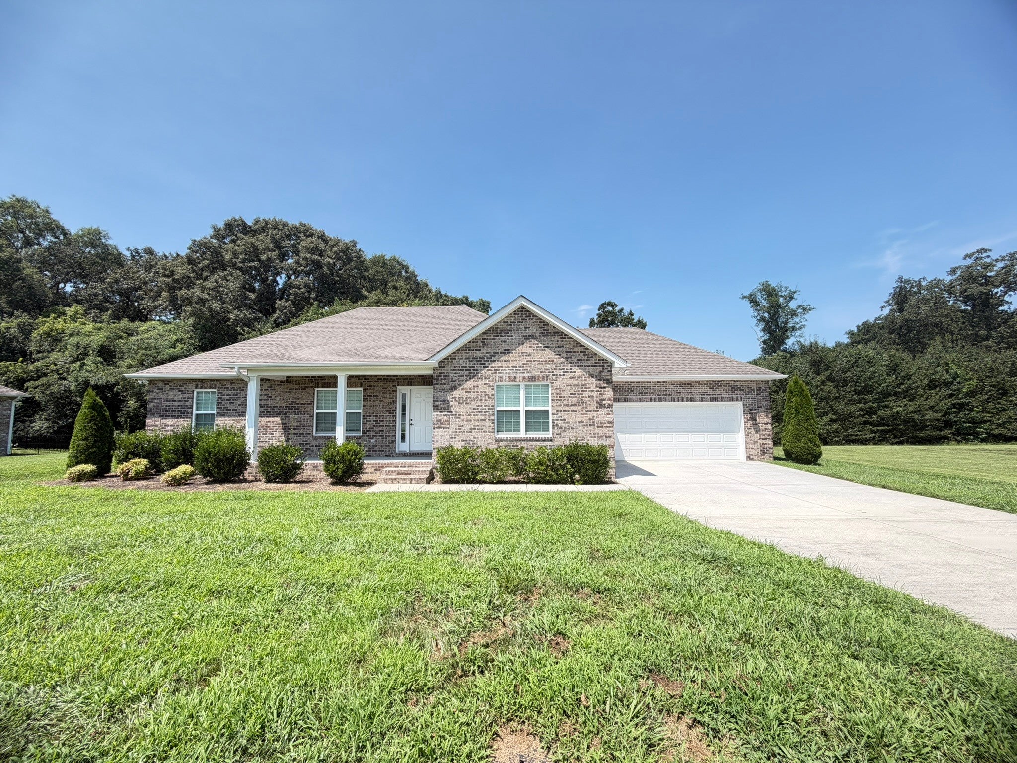 389 Colonial Dr — photo