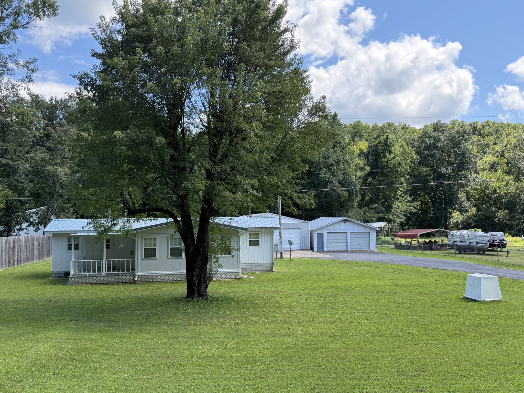 189 Leatherwood Lake Rd — photo