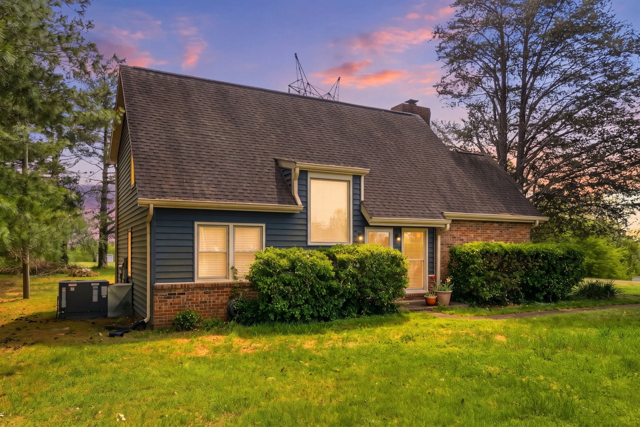 674 Lakeside Dr — photo