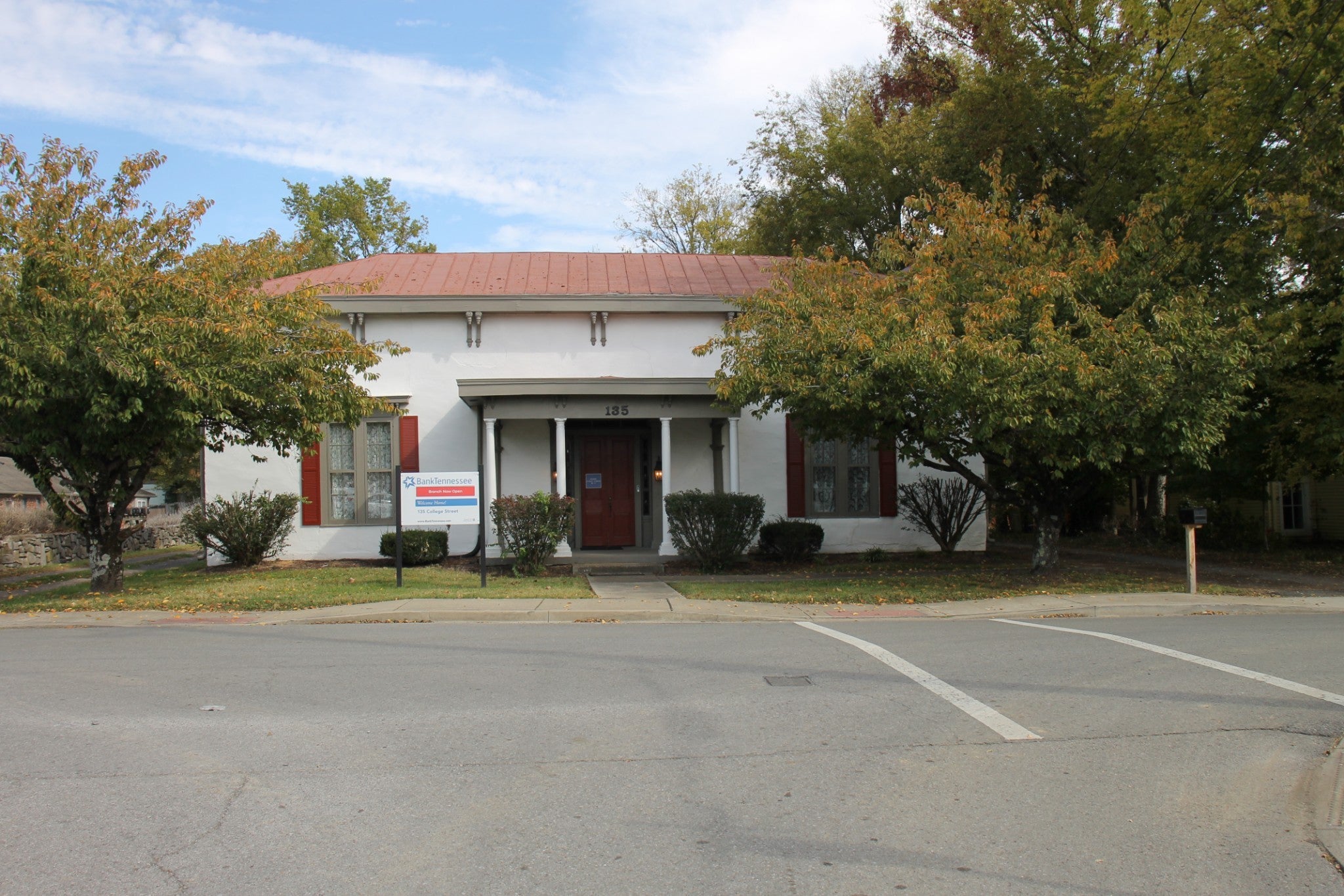 135 College St — photo