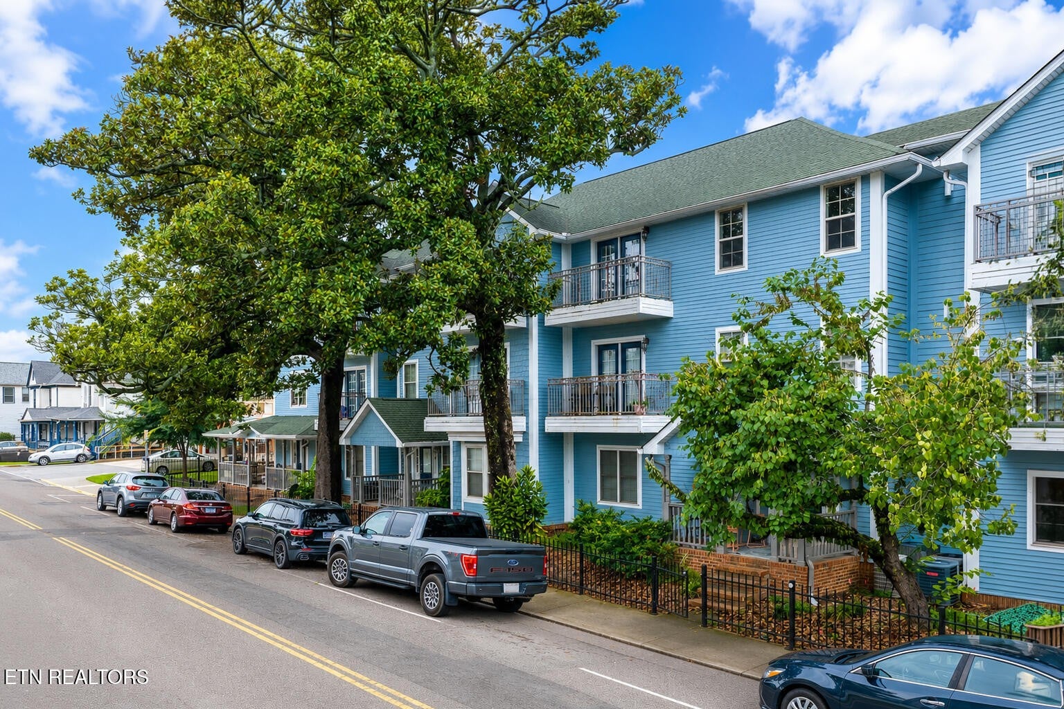 1636 Queen Anne Way — photo