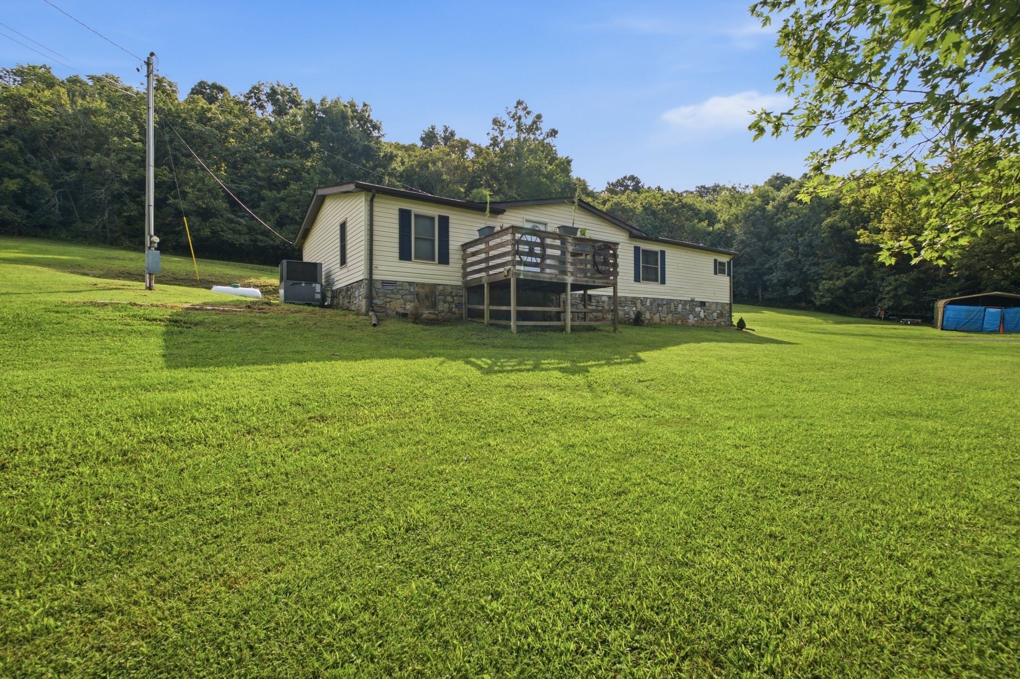 1305 Wolf Hill Rd — photo