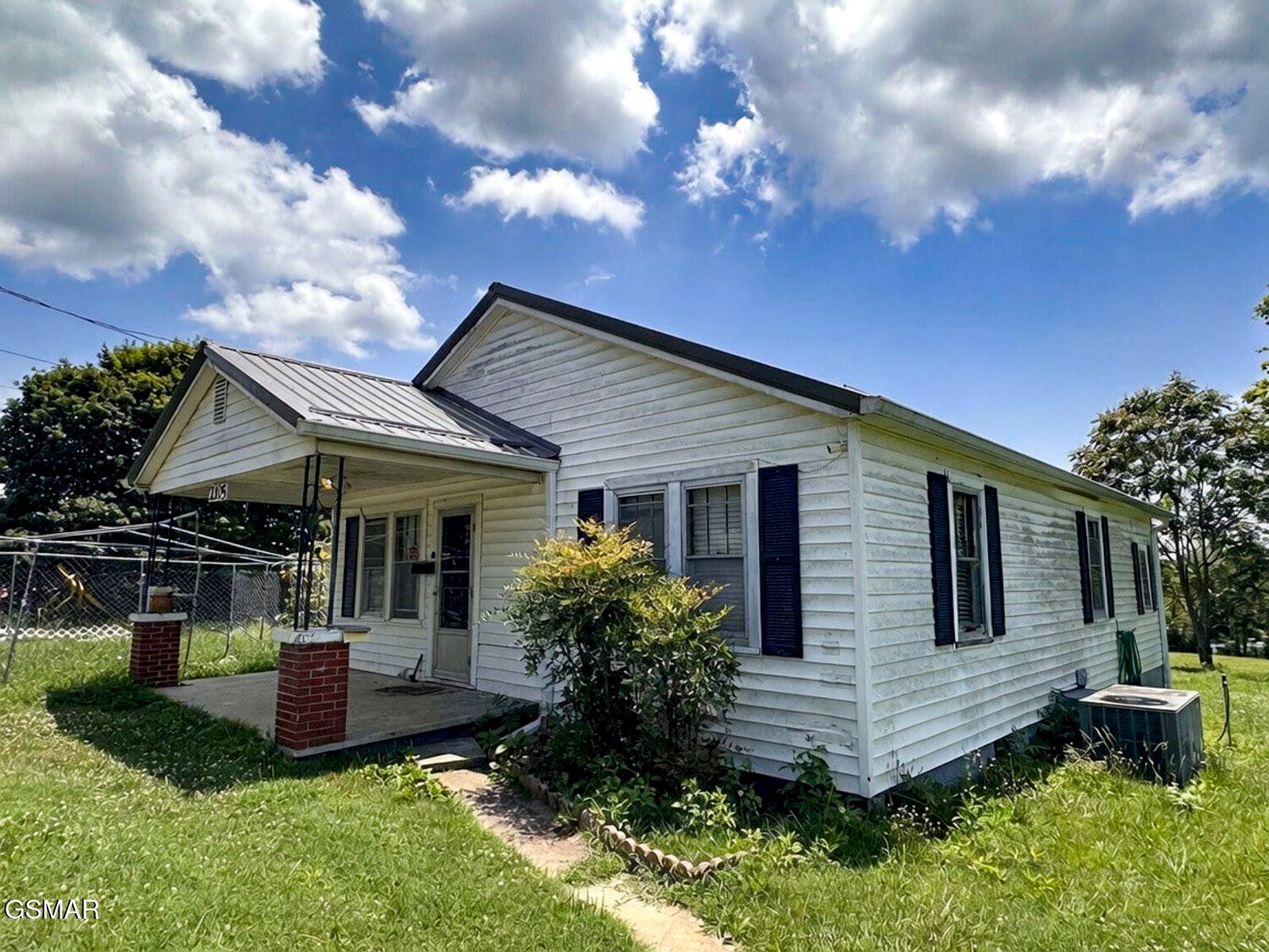 2105 Walnut Street — photo