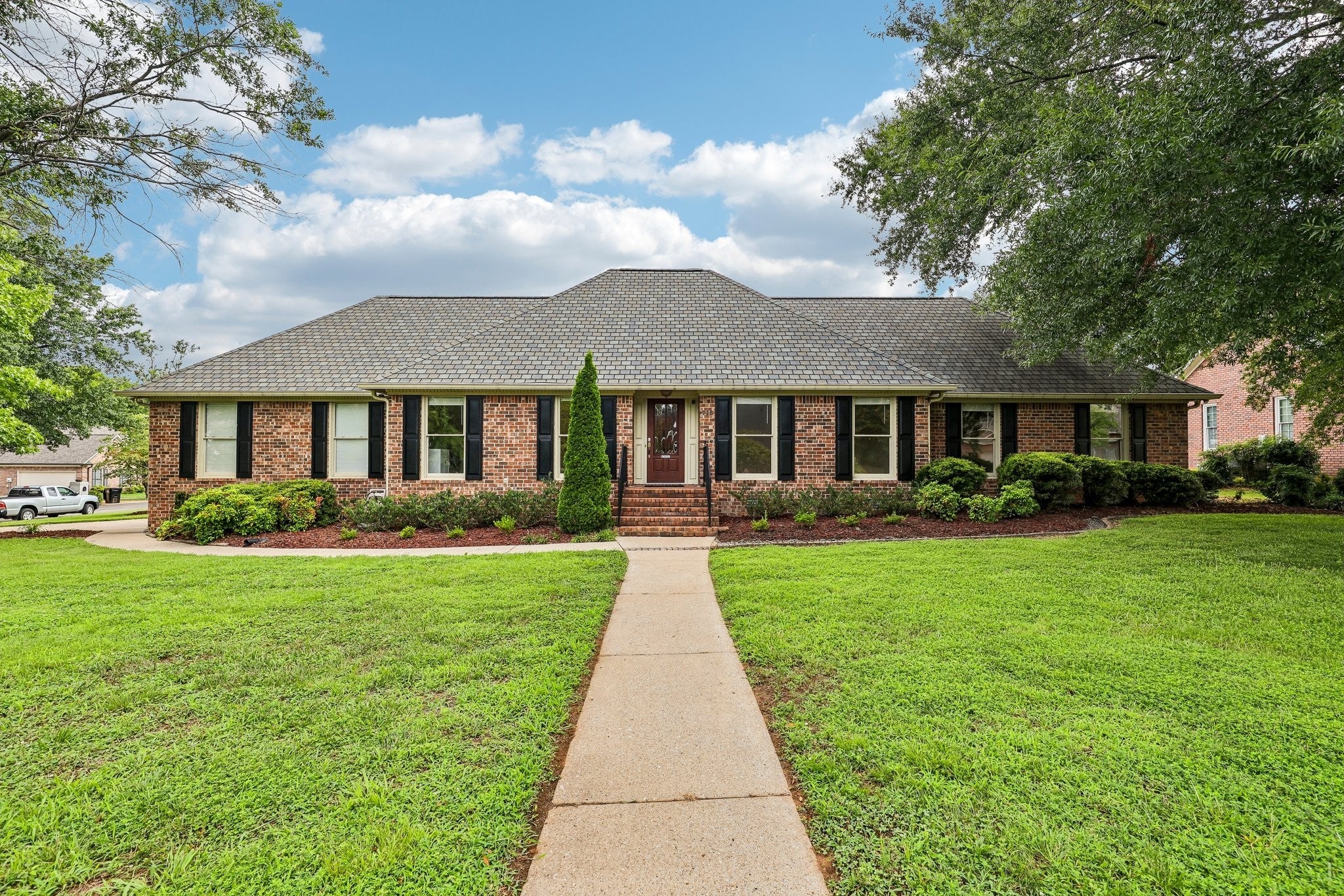 718 Palisade Dr — photo