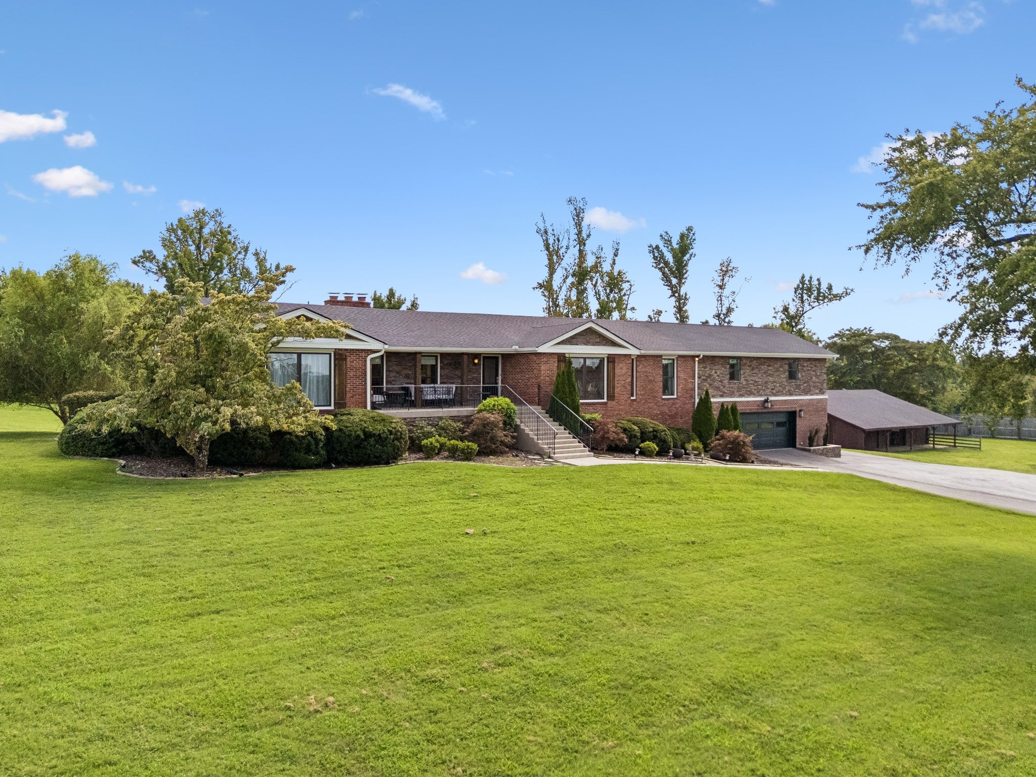 1411 Fairview Dr — photo