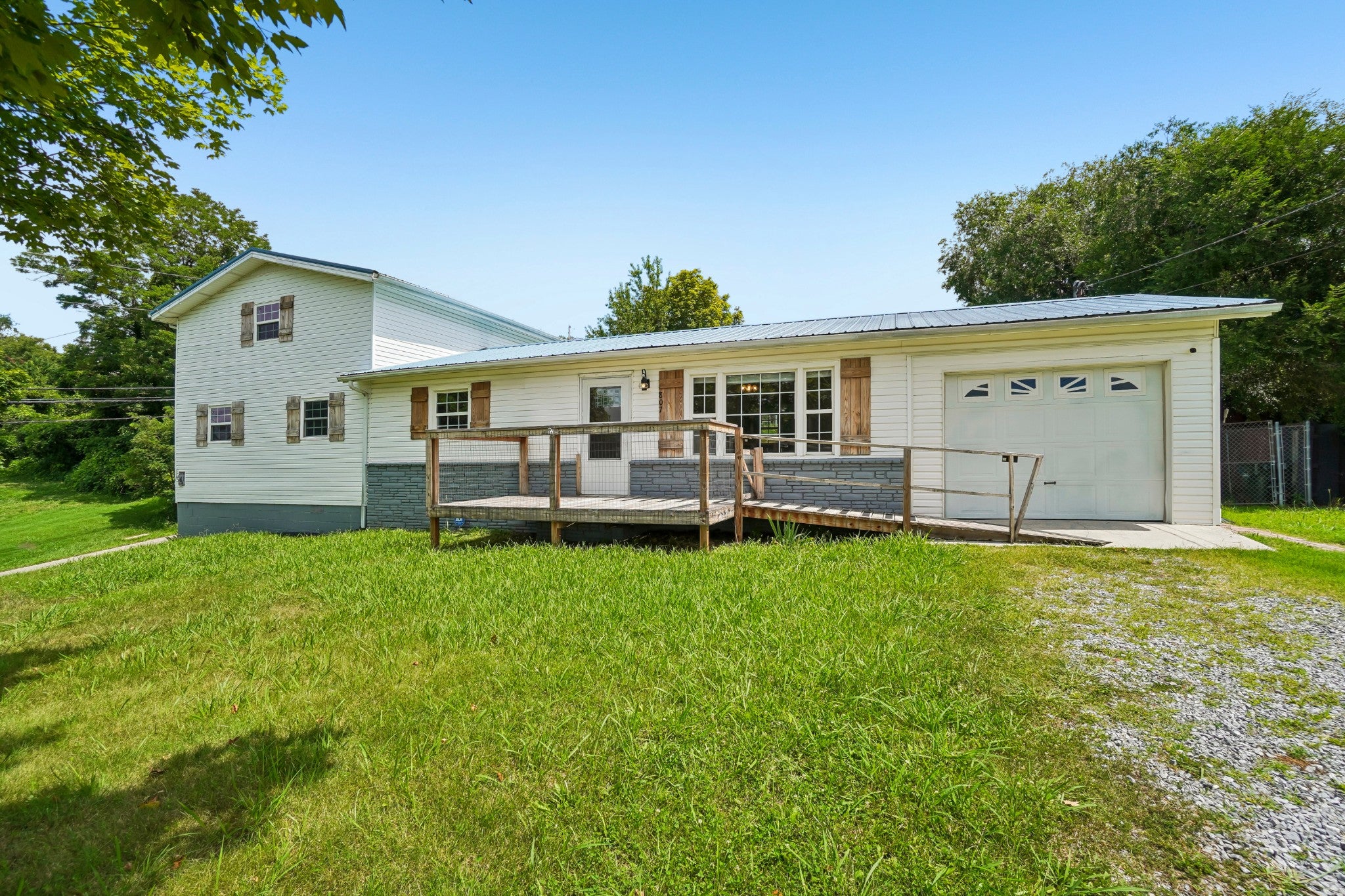 807 Hilltop Dr — photo