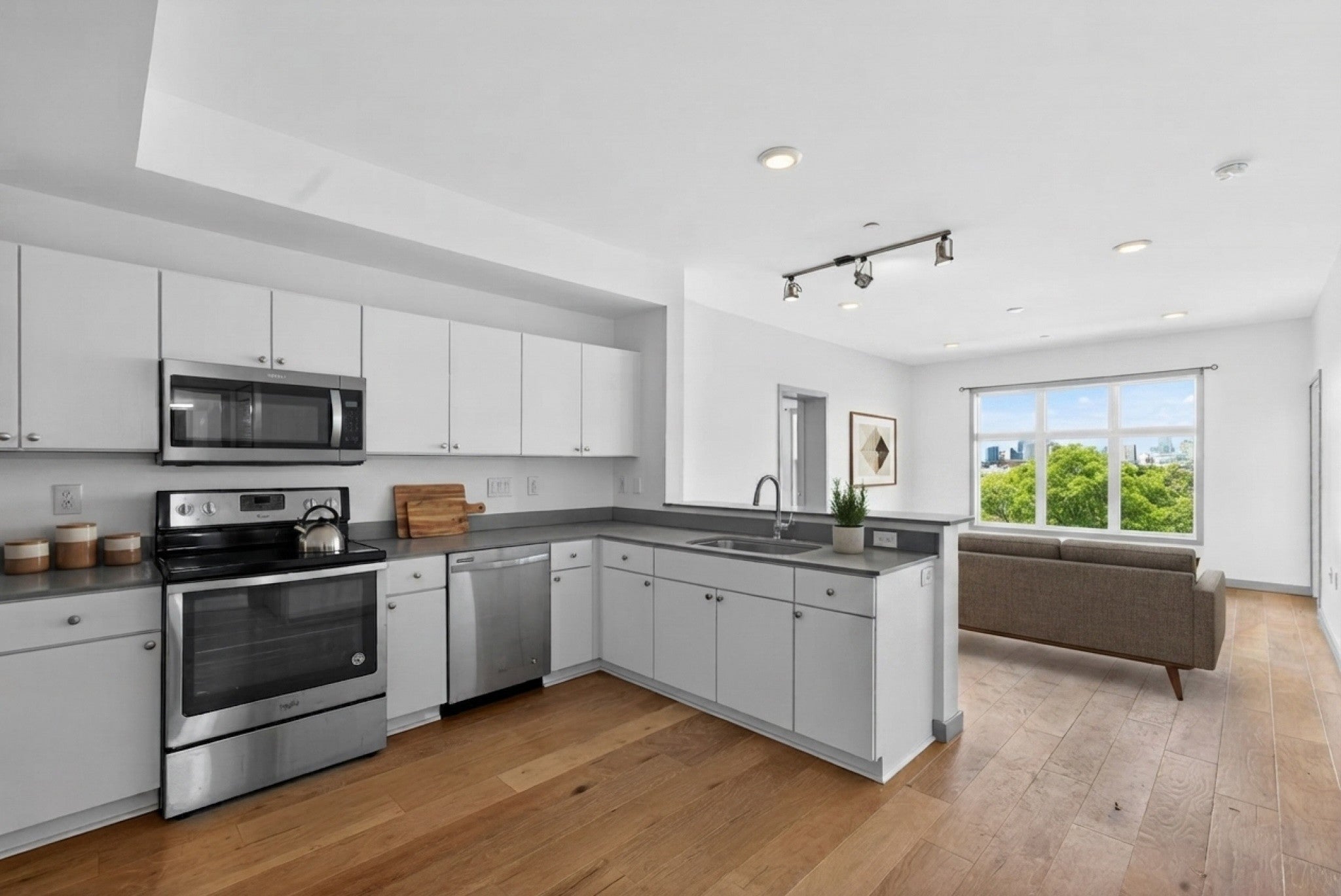400 Herron Dr 421 — photo