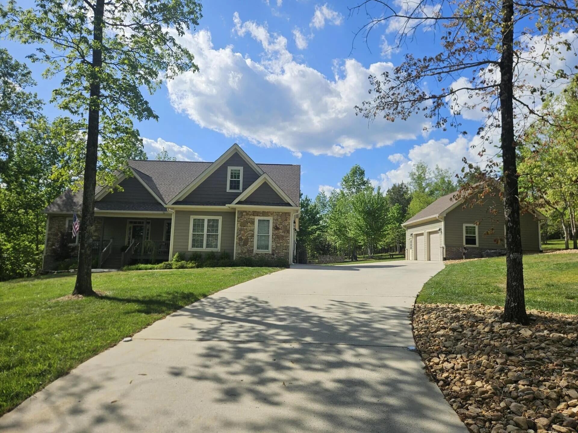 1625 River Bluffs Drive — photo