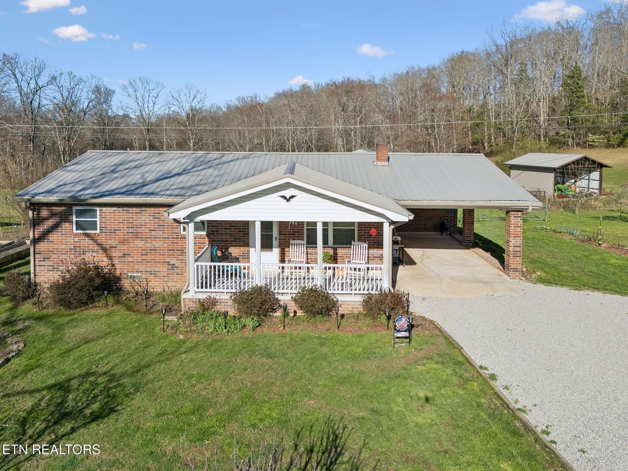 704 Pea Ridge Rd — photo