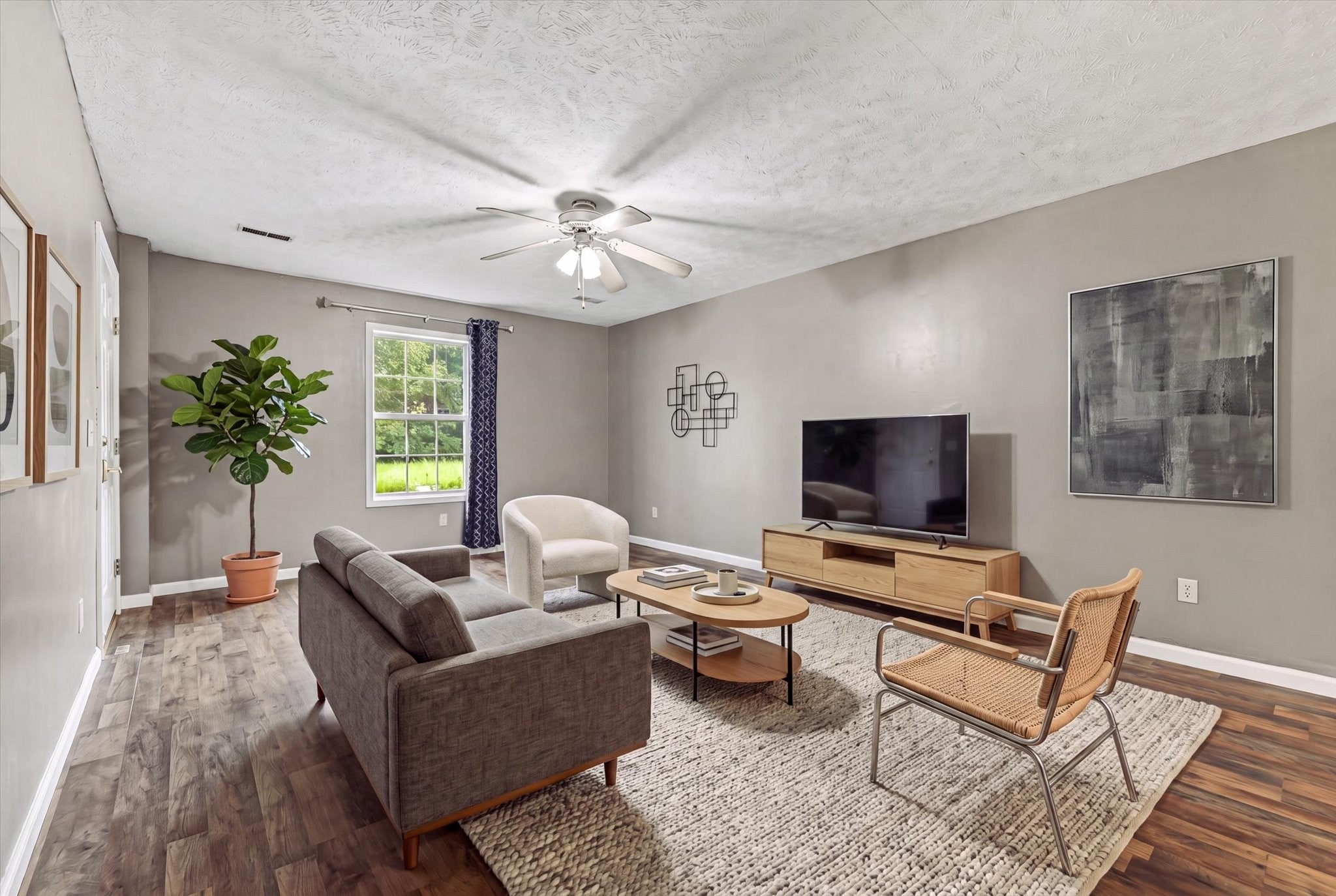 221 Grant Ave — photo