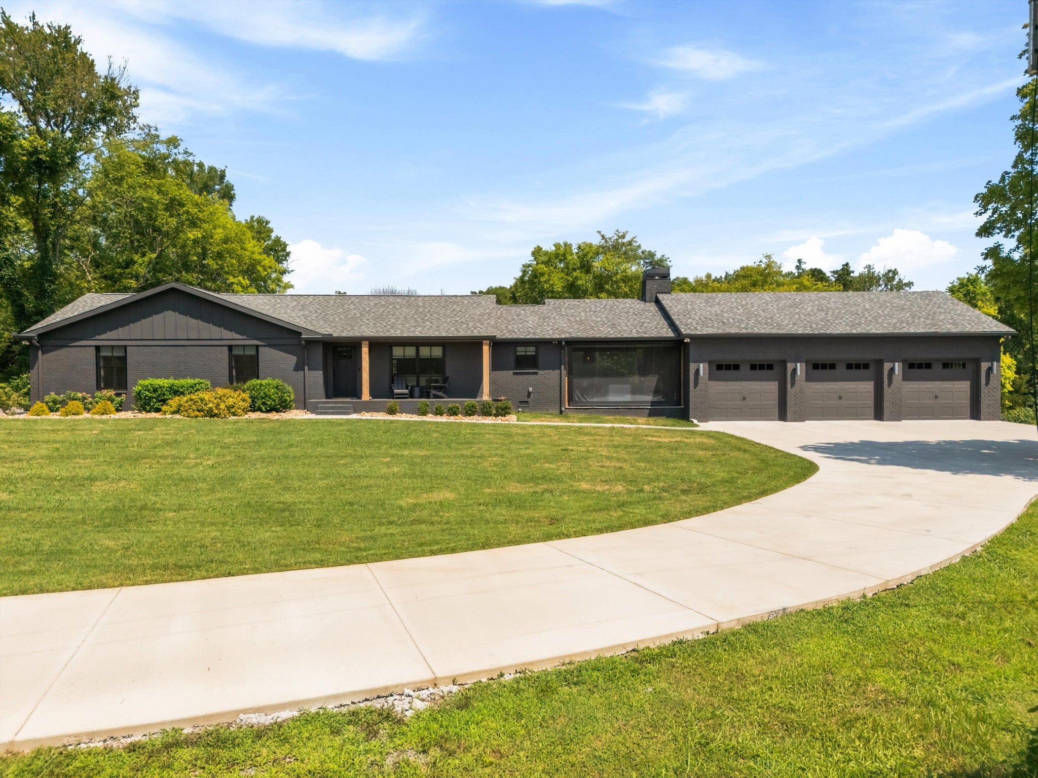 6236 Les Waggoner Rd — photo