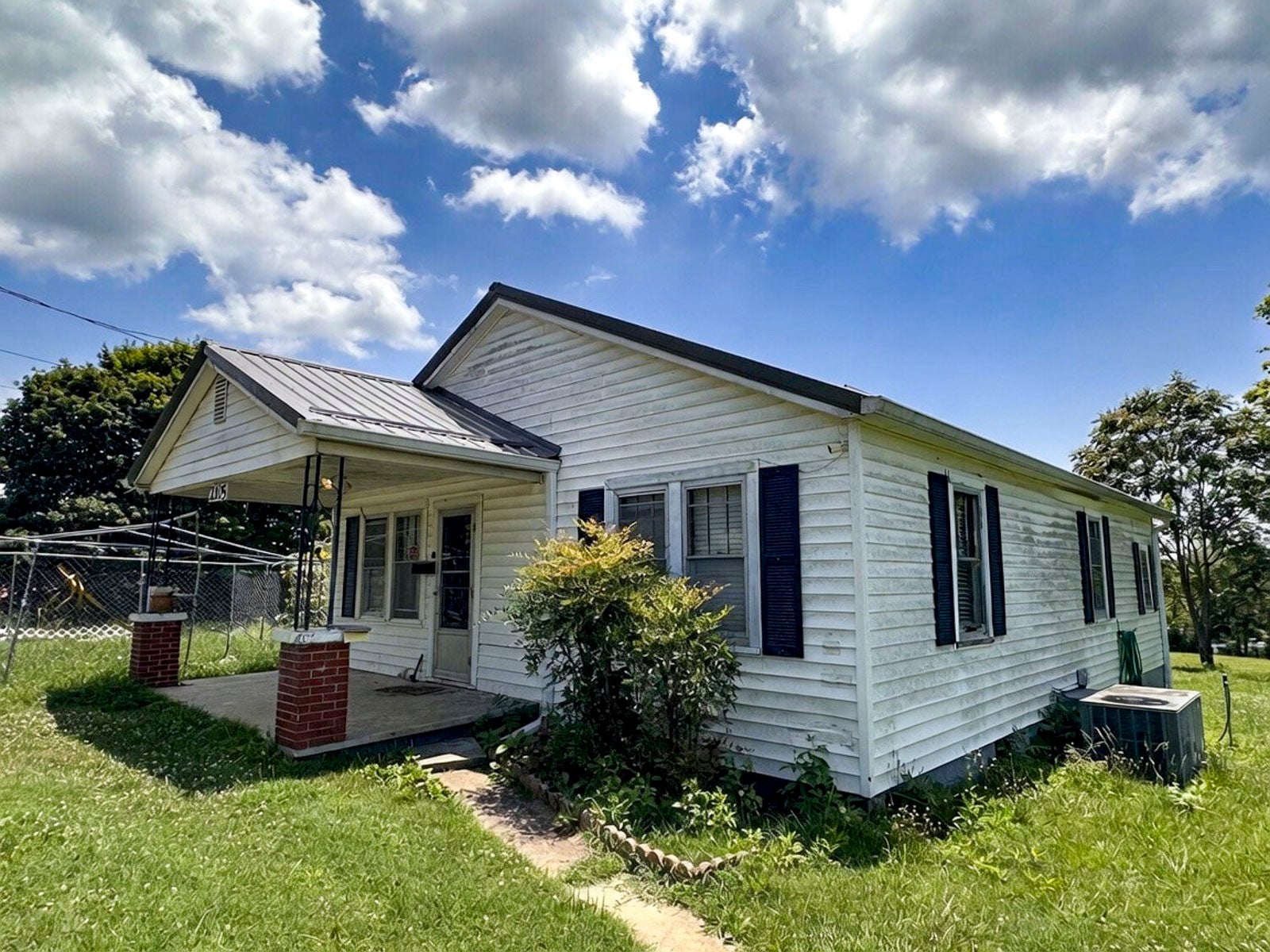 2105 Walnut St — photo