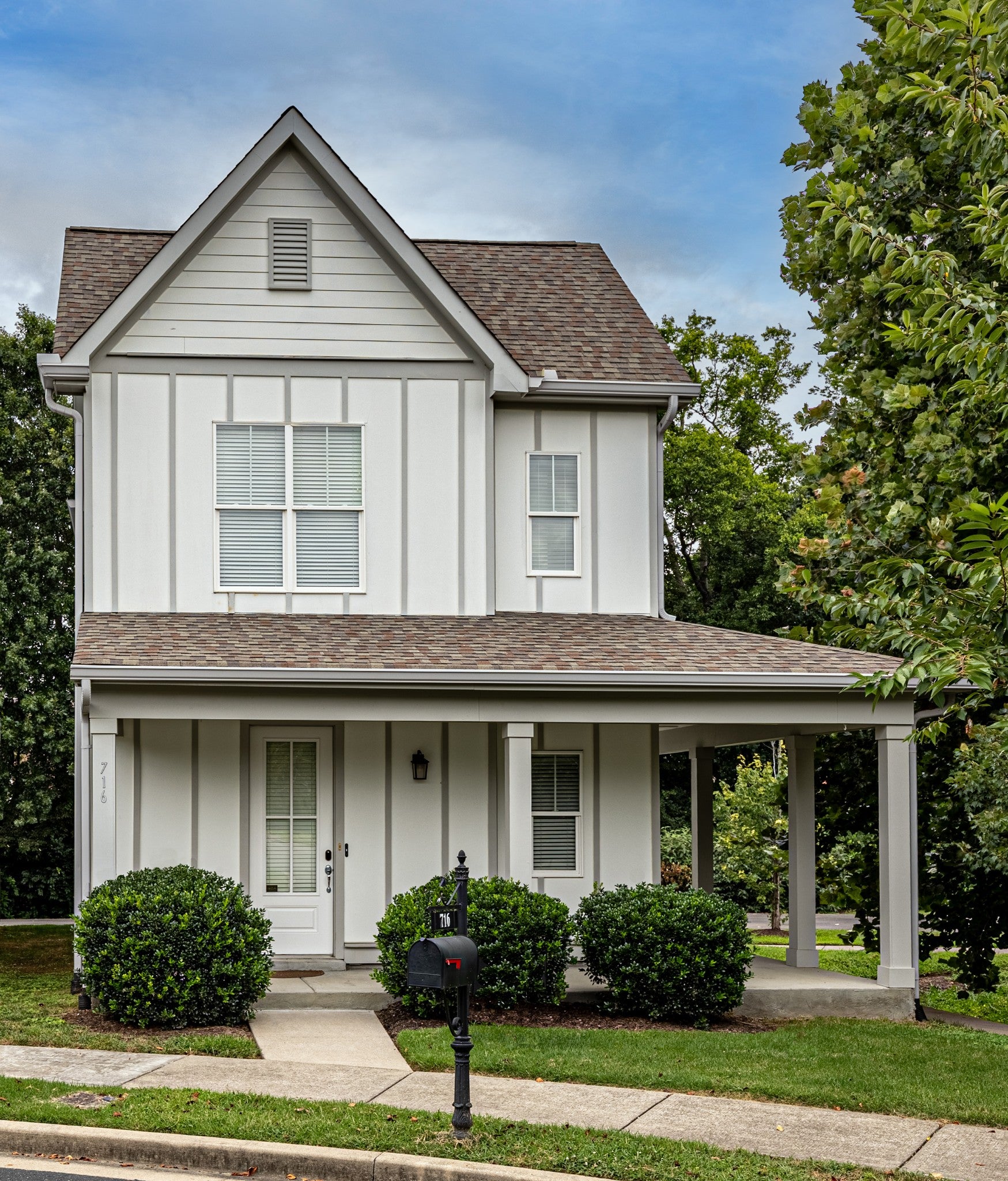 716 Cottage Park Dr — photo