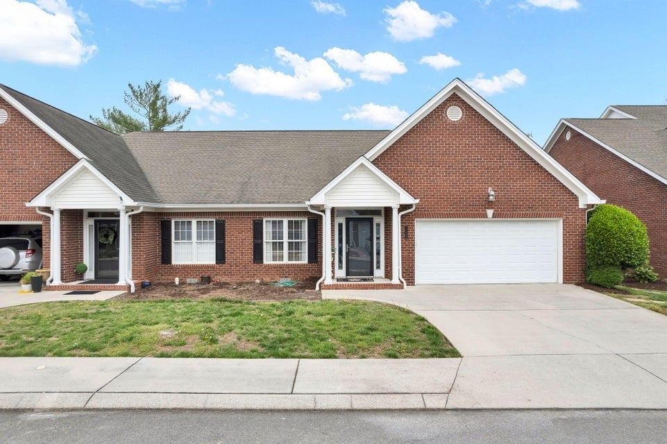 115 Overbriar Dr NE — photo