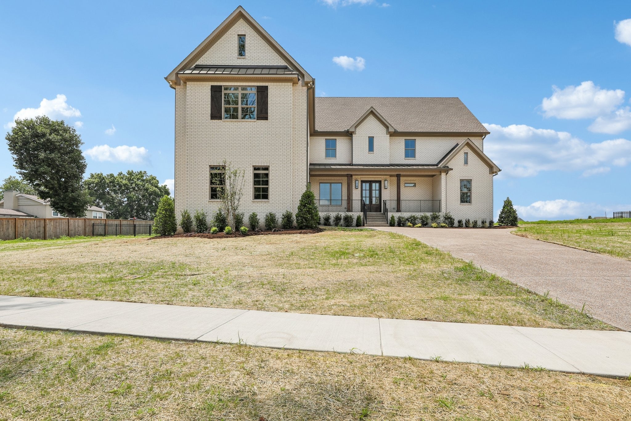 335 Raintree Dr — photo