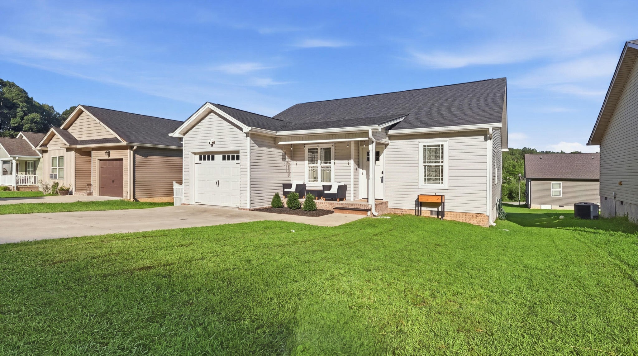 1647 Southern Heights Circle SE — photo