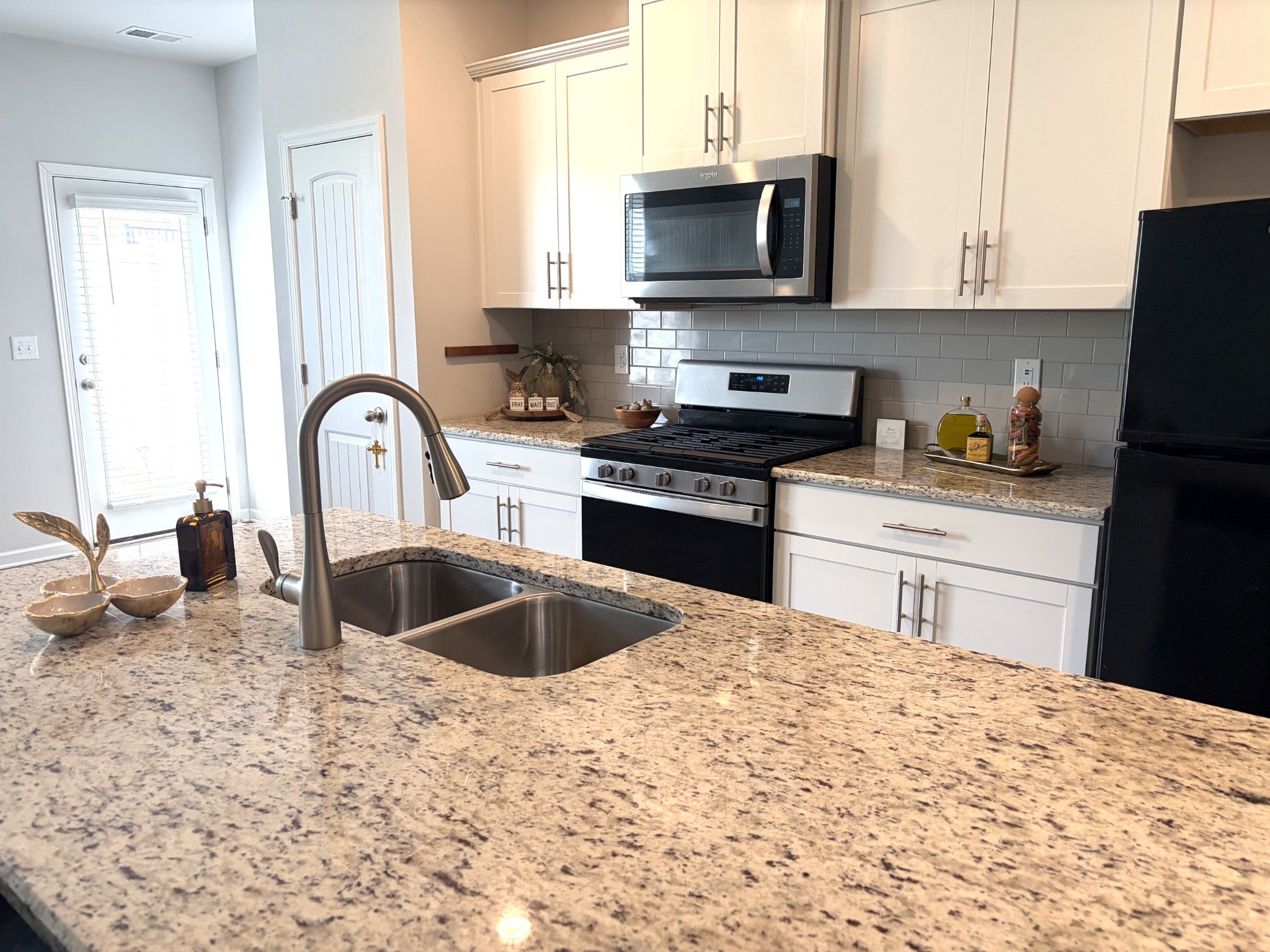 4155 Grapevine Loop — photo