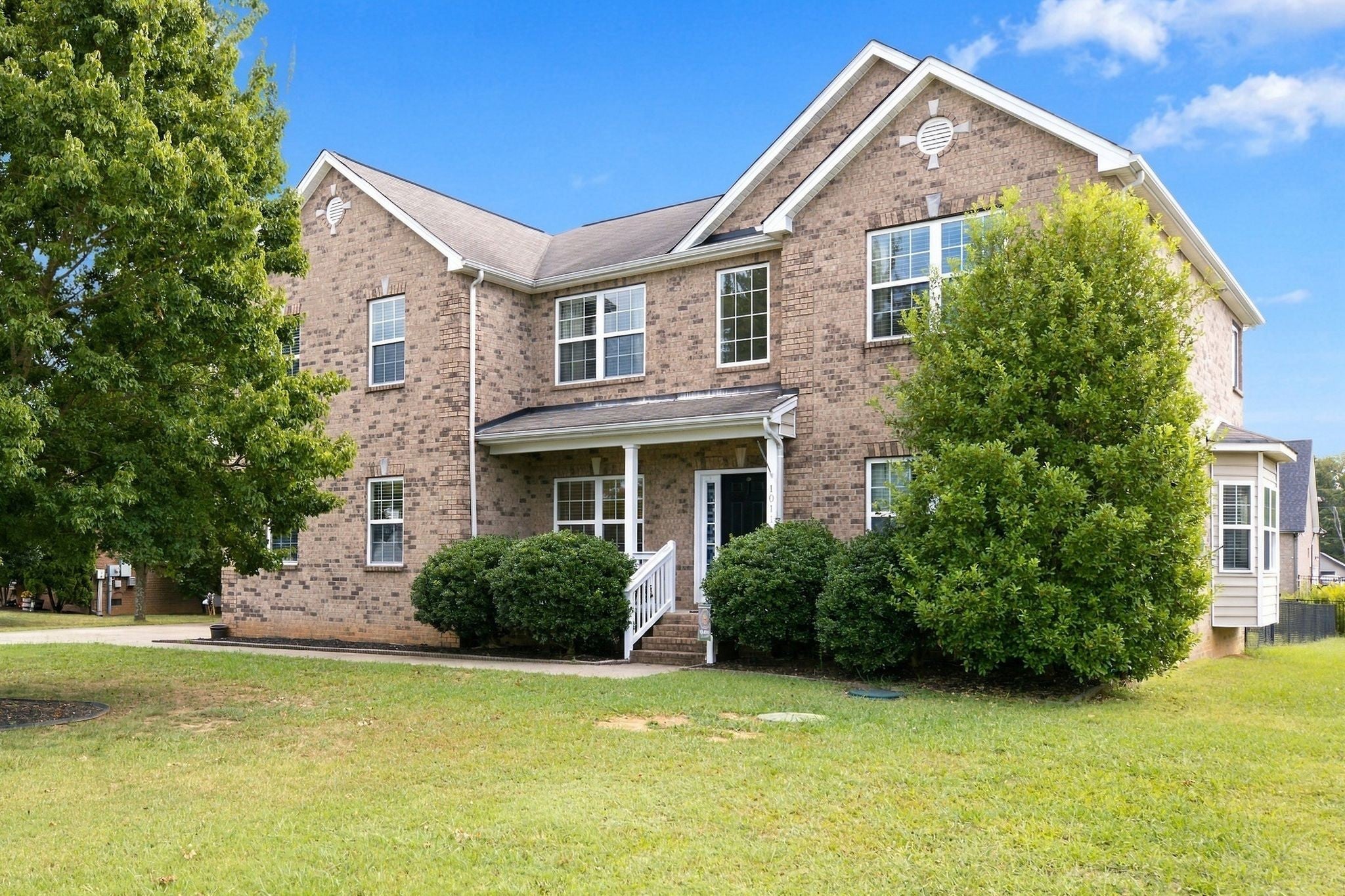 1011 Laramie Ct — photo