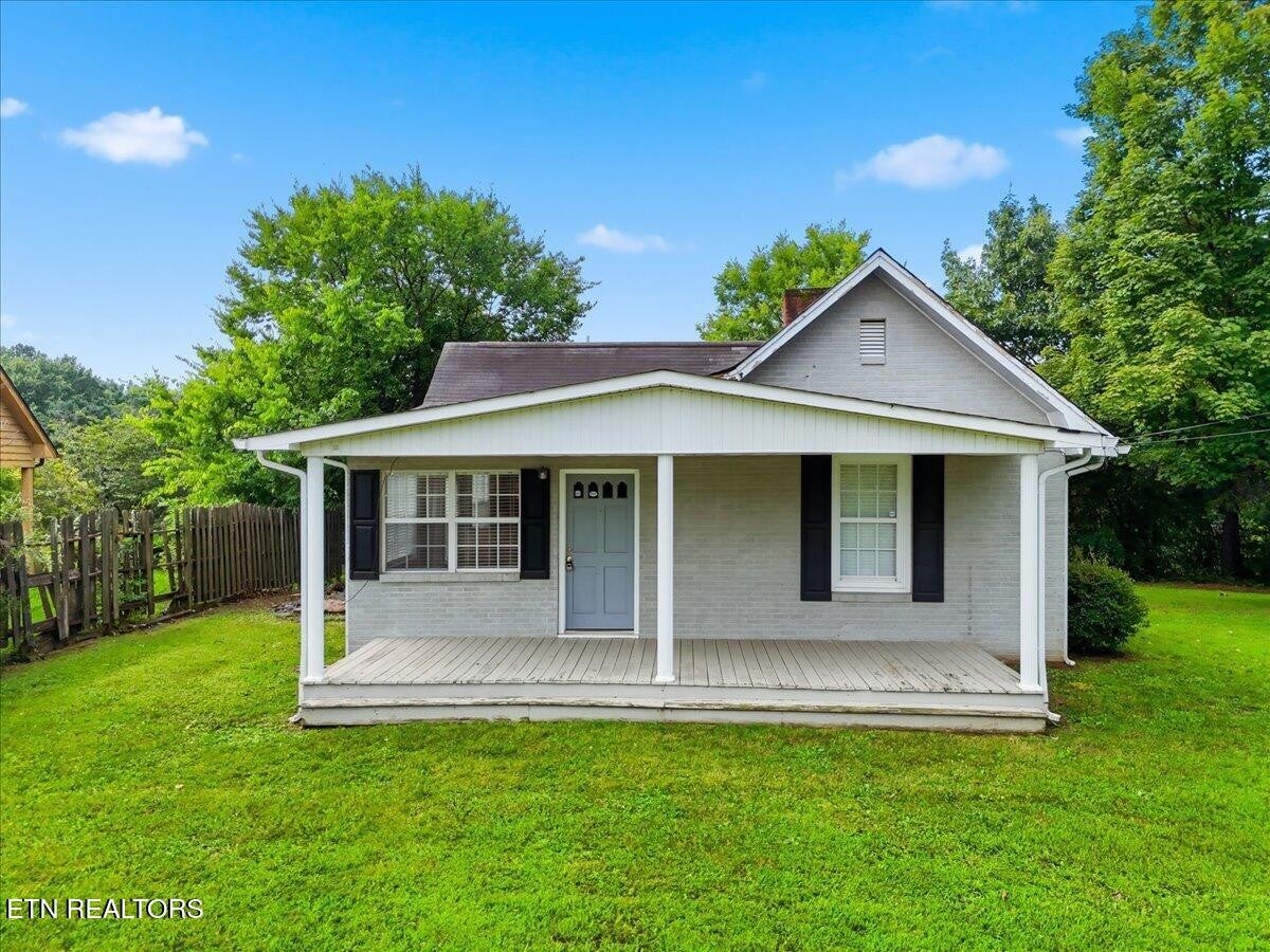 1201 McFarland St — photo